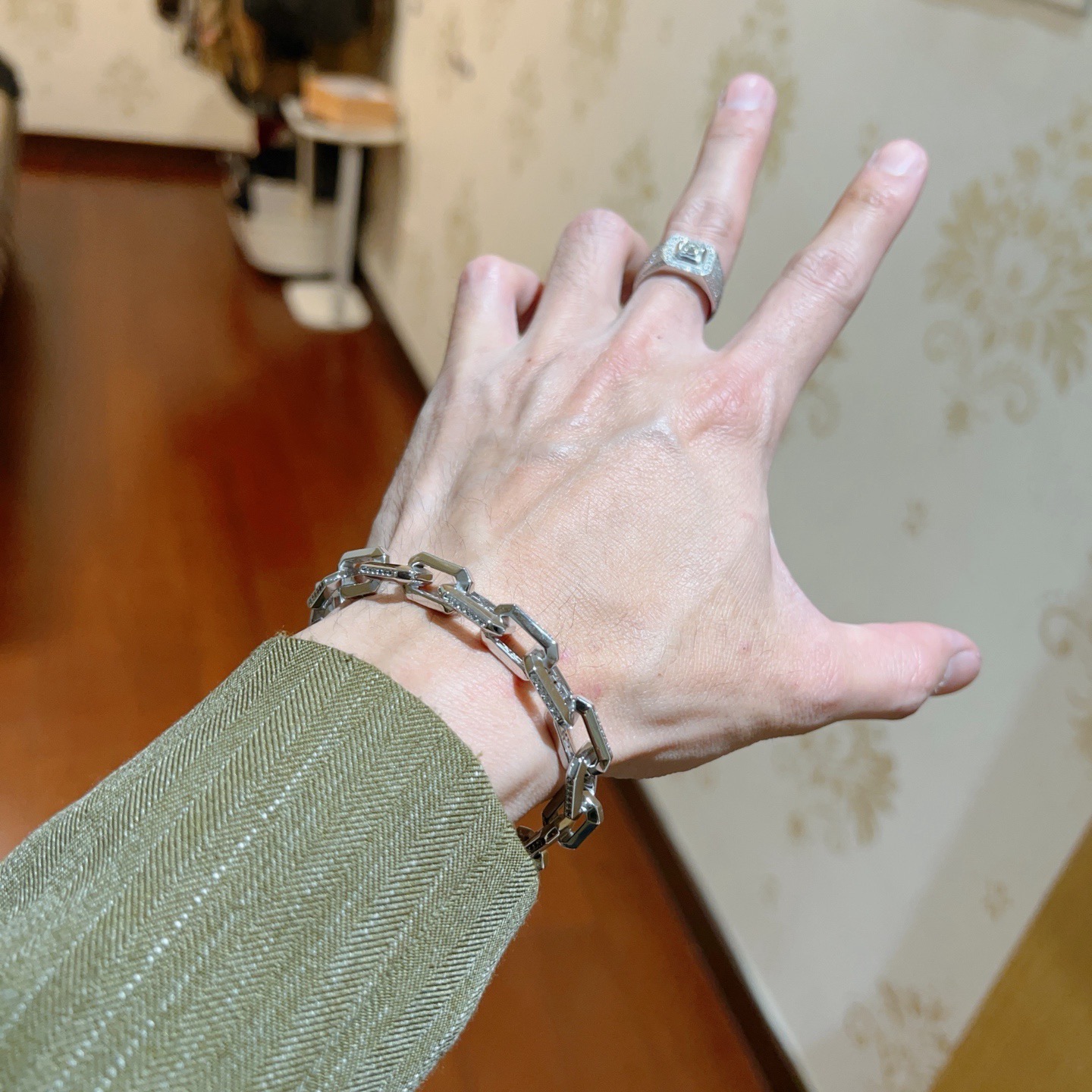 Bvlgari Bvlgari Bvlgari Chain bracelet silver-toned metal with clear diamond accents 20cm