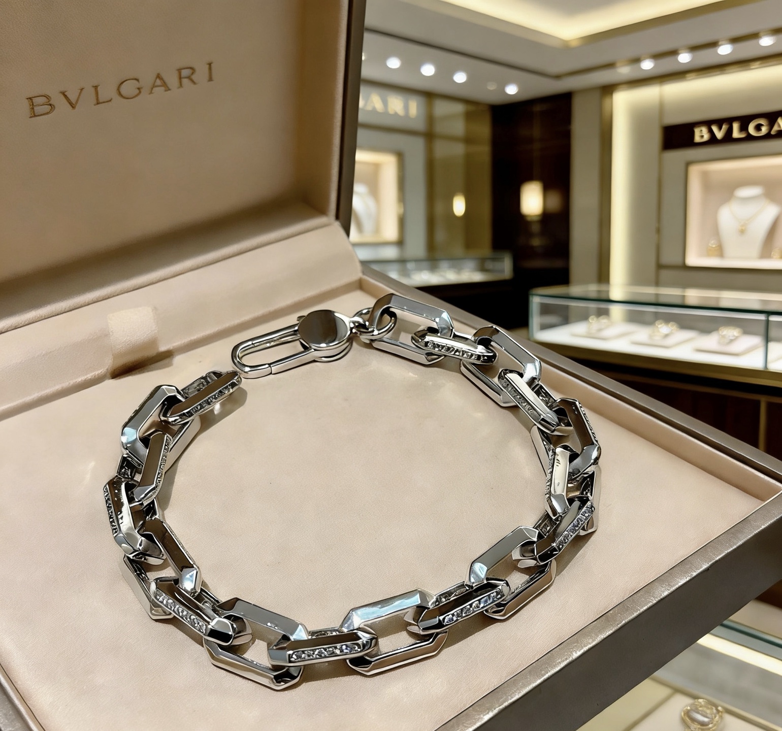 Bvlgari Bvlgari Bvlgari Chain bracelet silver-toned metal with clear diamond accents 20cm
