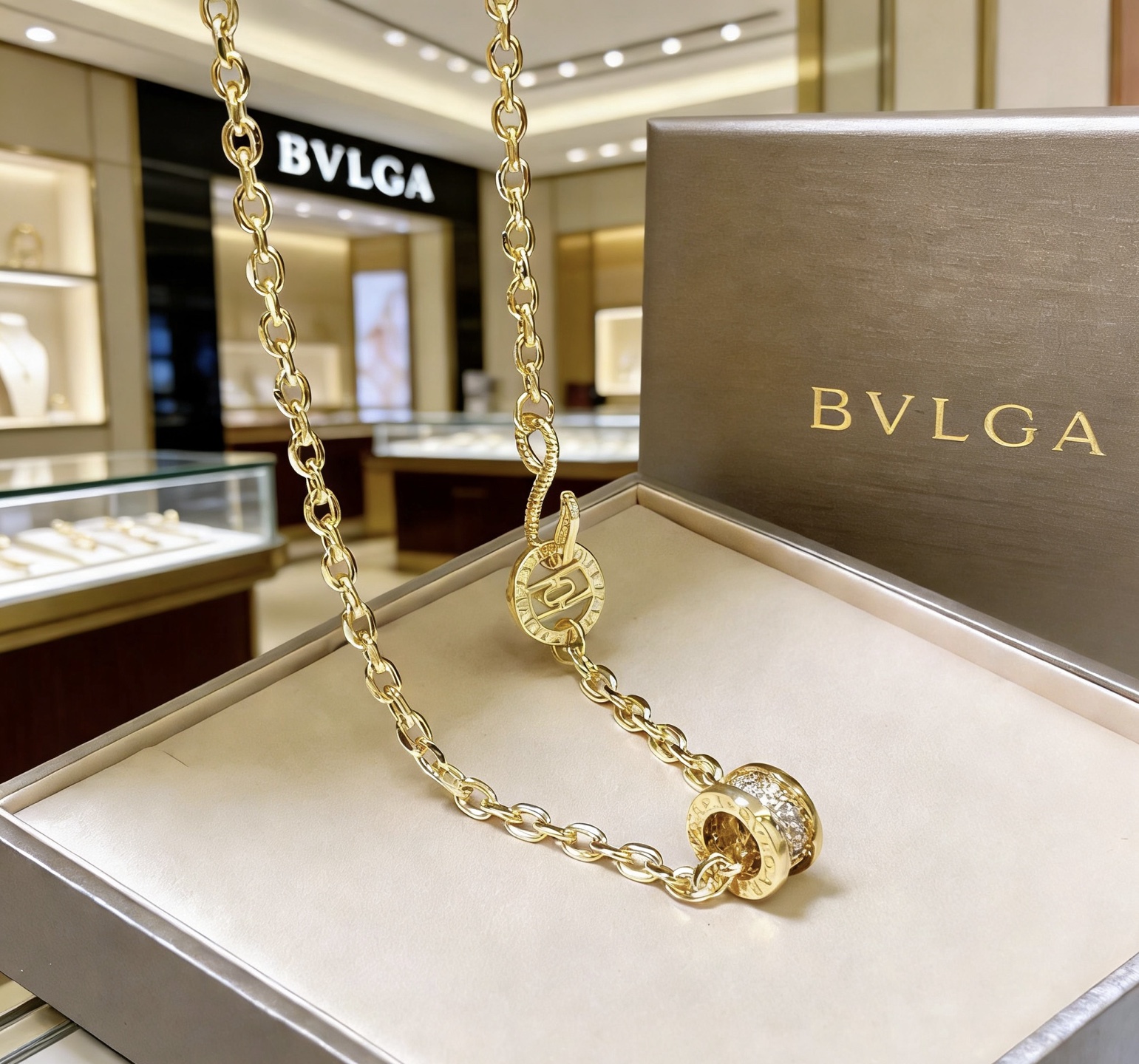 Bvlgari B zero1 necklace Yellow gold with pave diamond accents 50cm