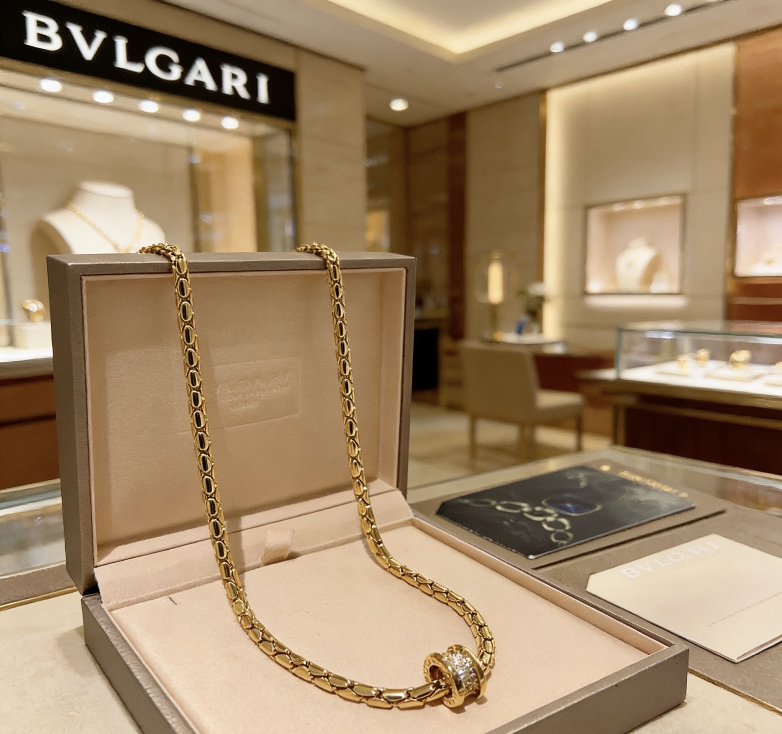 Bvlgari Bvlgari Bvlgari necklace 18k yellow gold with pave set clear diamonds 46cm