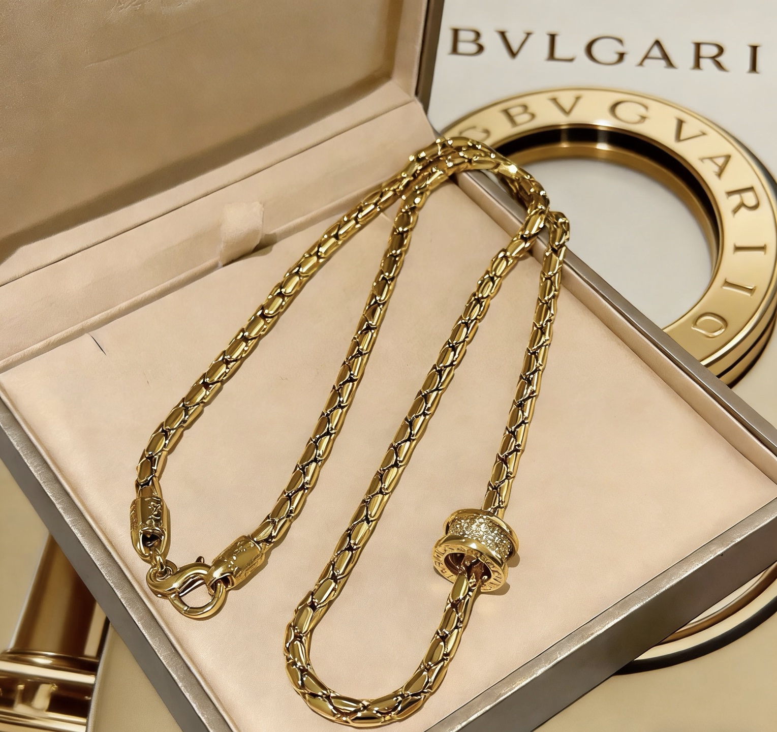 Bvlgari Bvlgari Bvlgari necklace 18k yellow gold with pave set clear diamonds 46cm