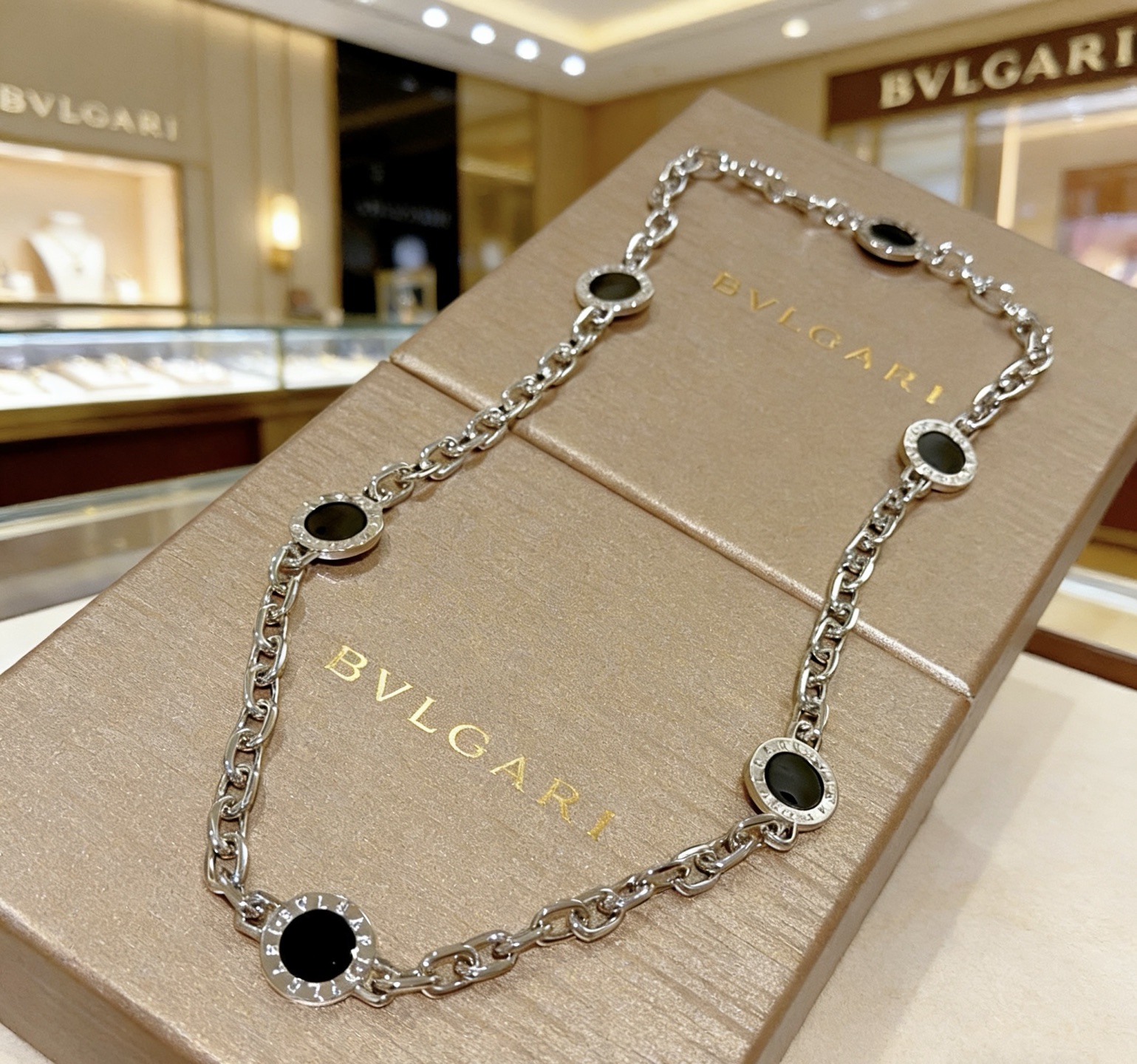 Bvlgari Bvlgari Bvlgari necklace silver-toned metal with black onyx inlays 45cm