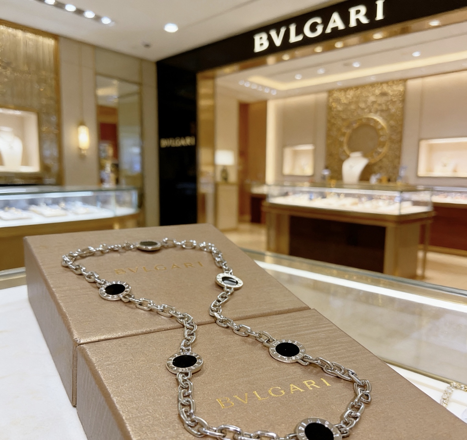 Bvlgari Bvlgari Bvlgari necklace silver-toned metal with black onyx inlays 45cm