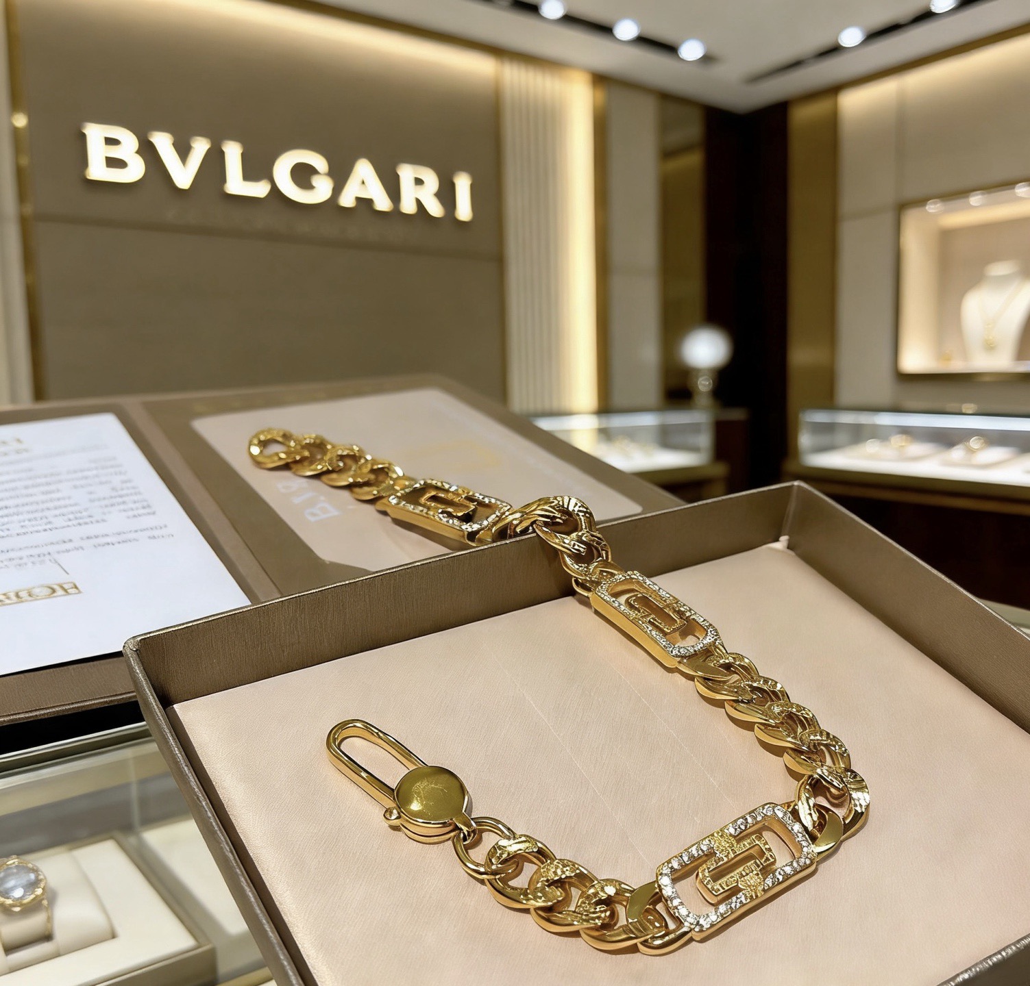 Bvlgari Bvlgari V bracelet 18k yellow gold with clear diamond accents 20