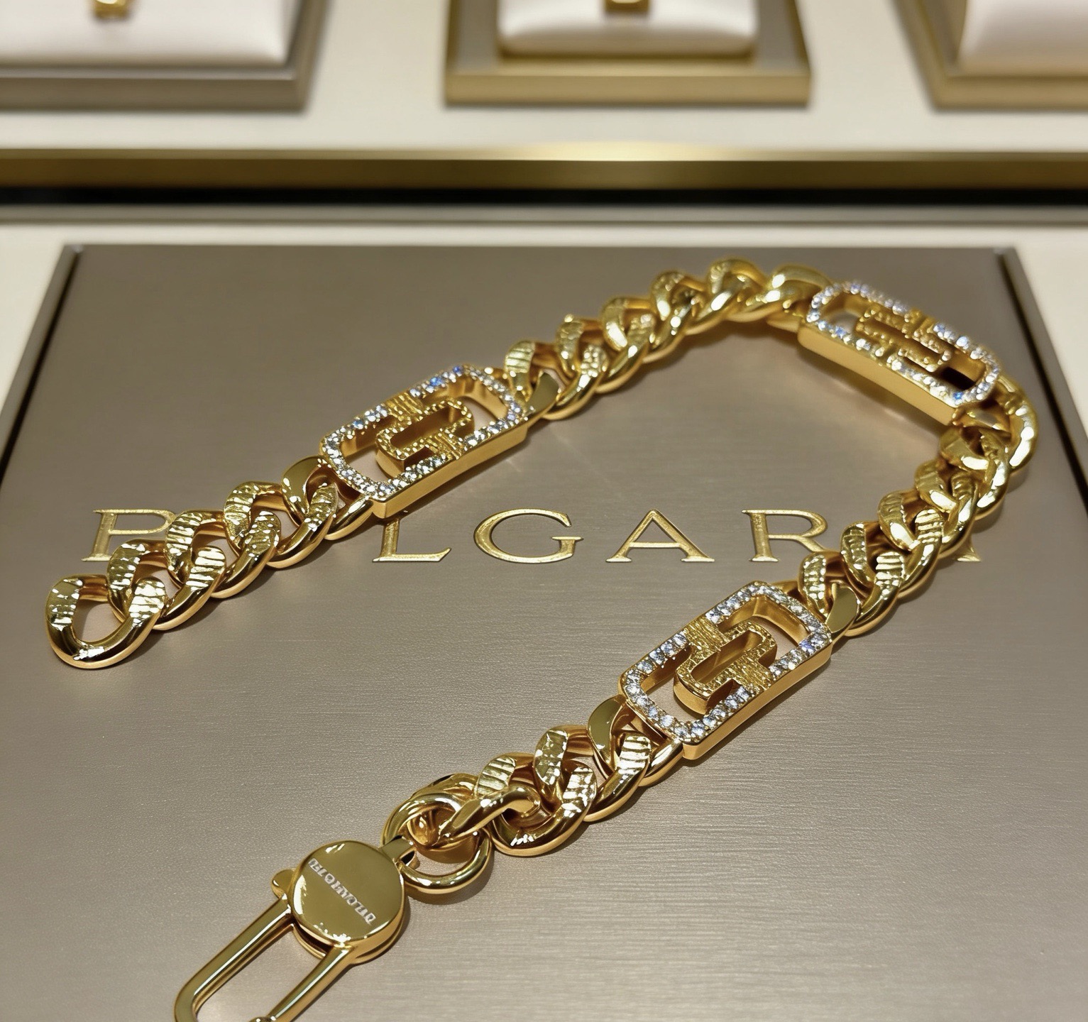 Bvlgari Bvlgari V bracelet 18k yellow gold with clear diamond accents 20