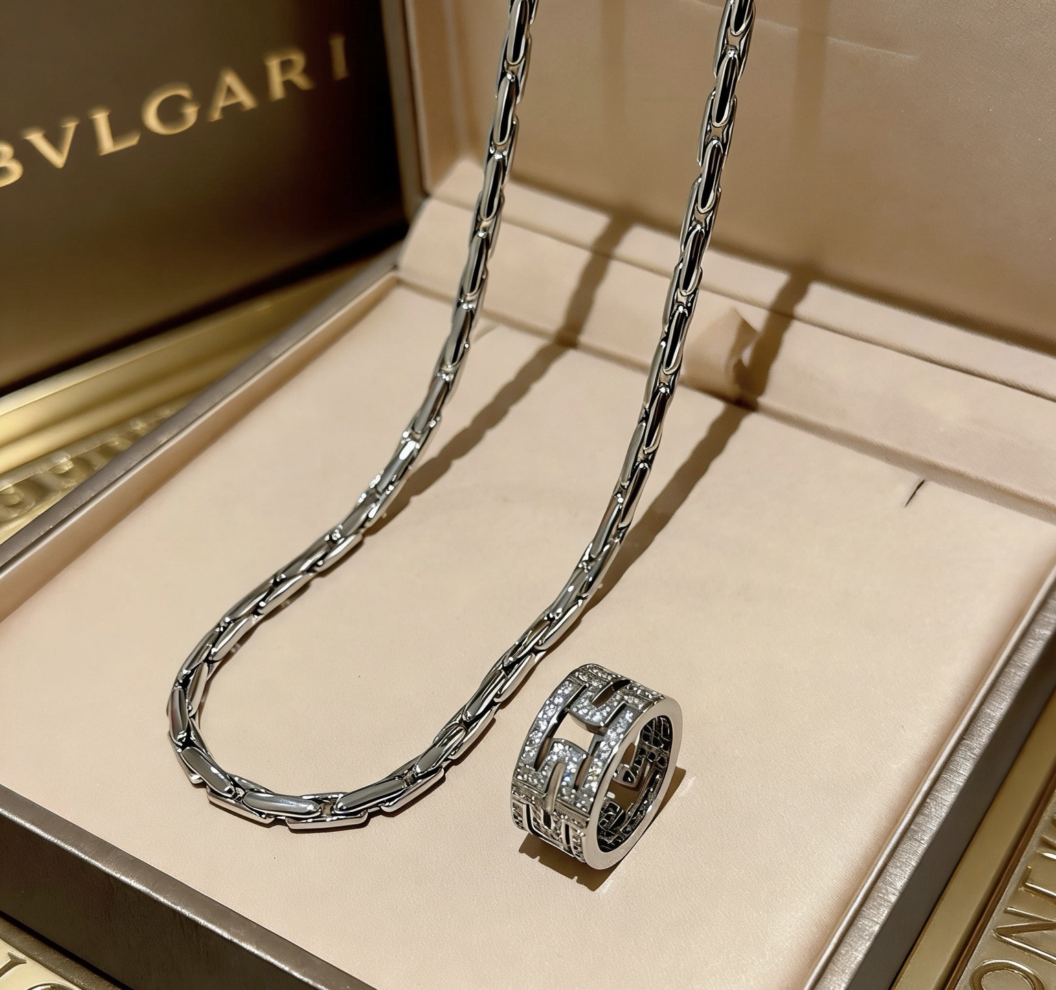 Bvlgari B zero1 necklace Silver-toned metal with pave set clear diamonds 60cm