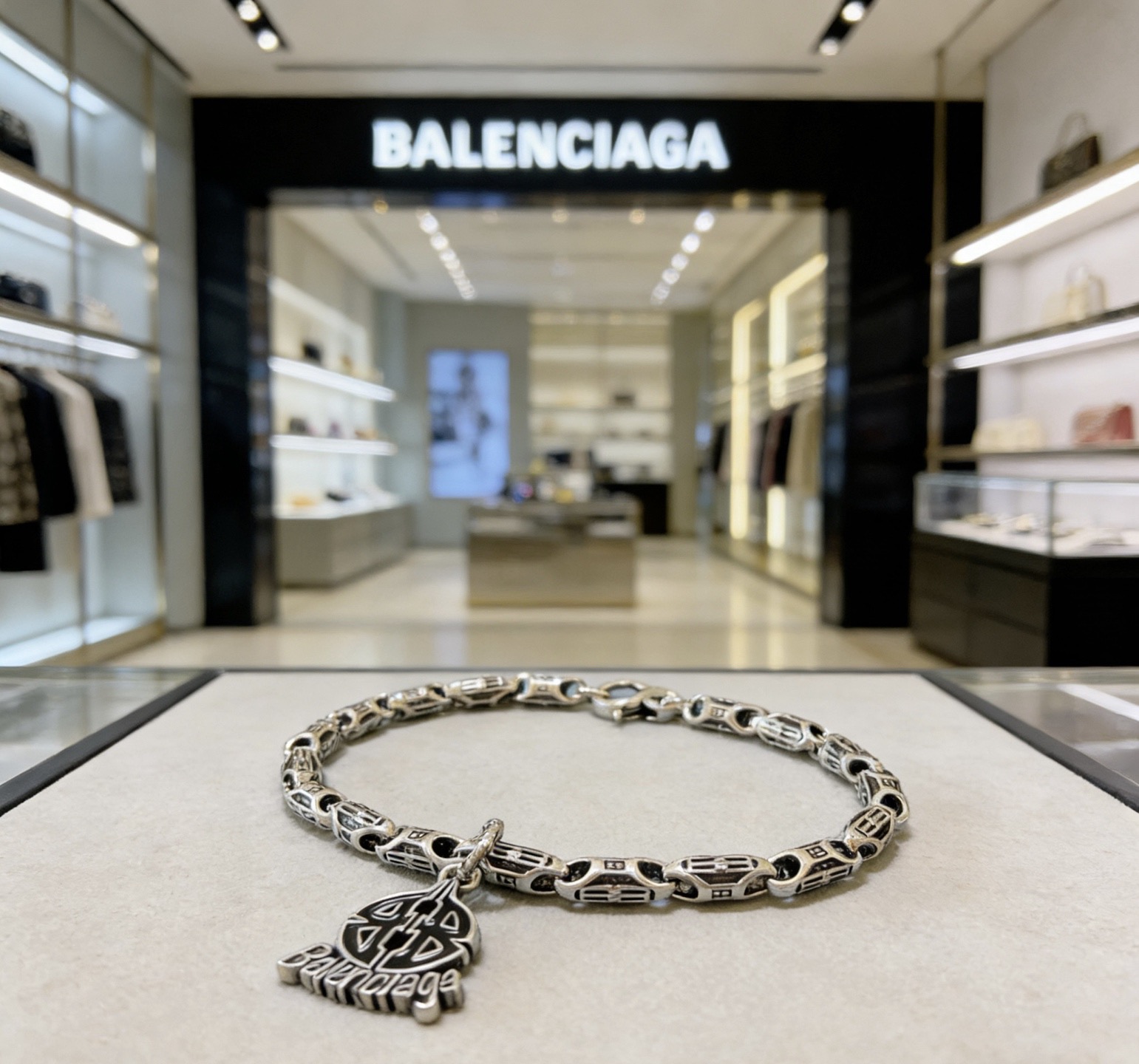 Luxury necklace 24cm
