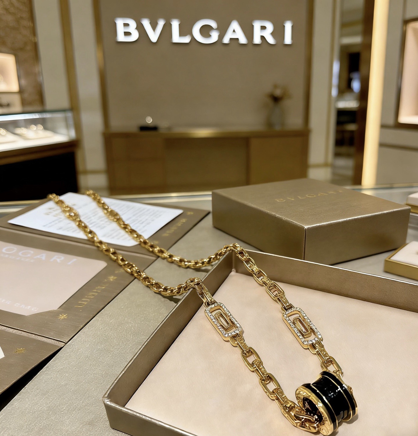 Bvlgari B zero1 necklace Yellow gold with black ceramic and clear diamond accents 60cm