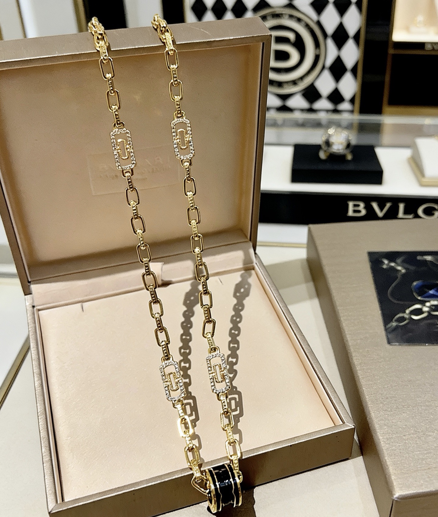 Bvlgari B zero1 necklace Yellow gold with black ceramic and clear diamond accents 60cm