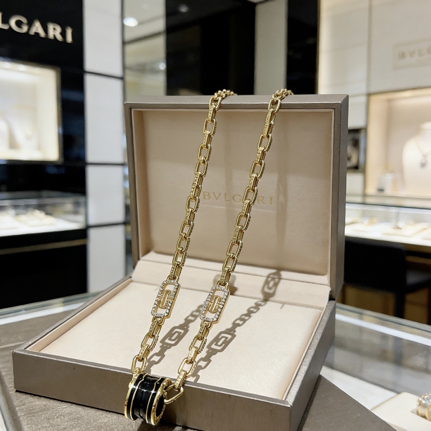 Bvlgari B zero1 necklace Yellow gold with black ceramic and clear diamond accents 60cm