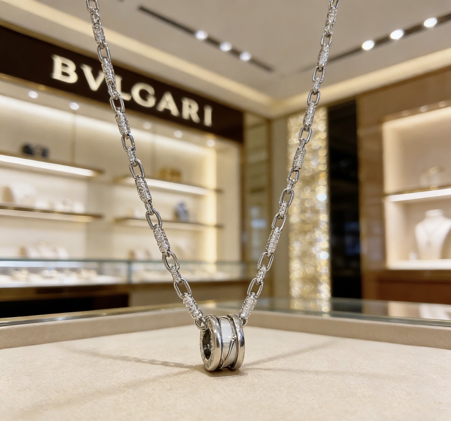 Bvlgari B zero1 necklace silver-toned metal with white ceramic accent pave diamond-embellished chain links 60cm
