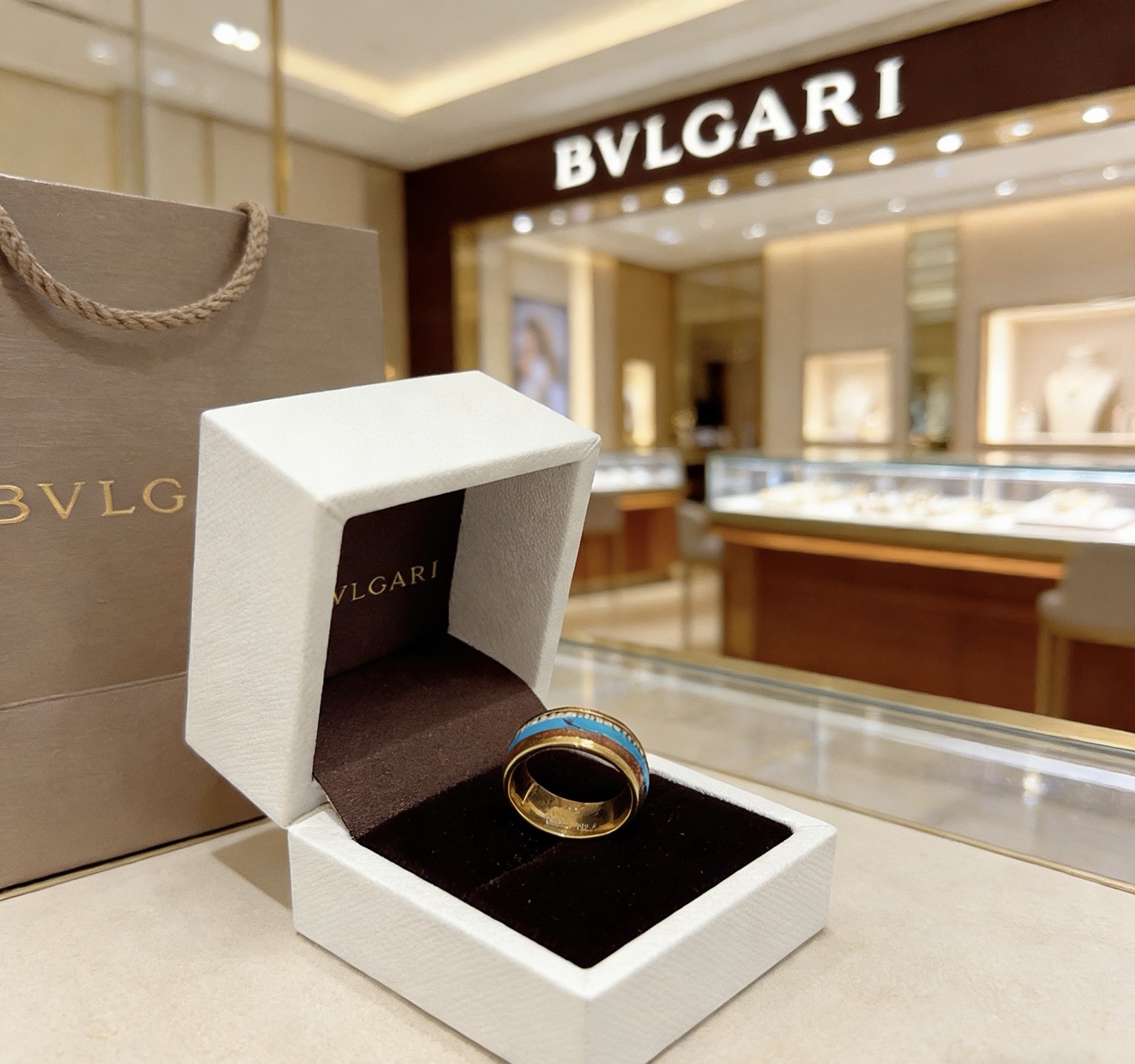 Bvlgari B zero1 ring 18k yellow gold turquoise red jasper mother-of-pearl 10