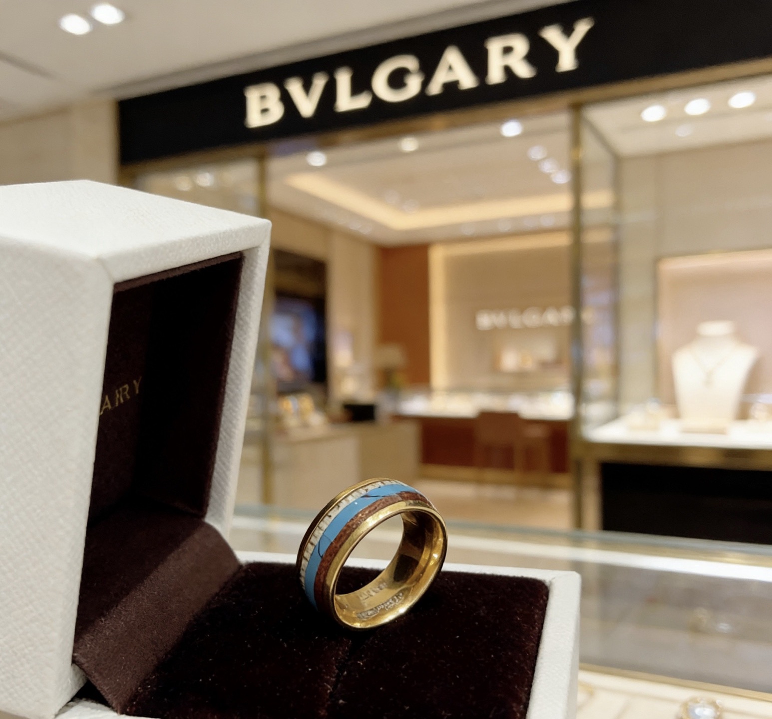 Bvlgari B zero1 ring 18k yellow gold turquoise red jasper mother-of-pearl 10