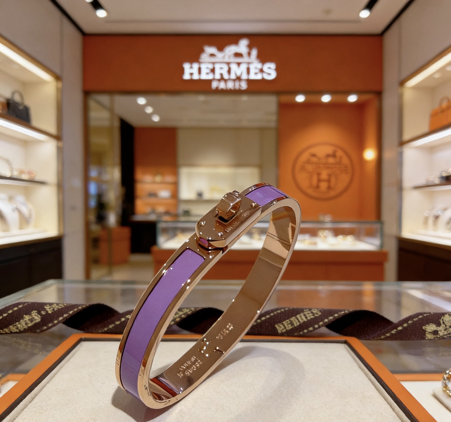 Bracciale Hermes Kelly in metallo oro rosa con smalto viola lavanda 17 cm
