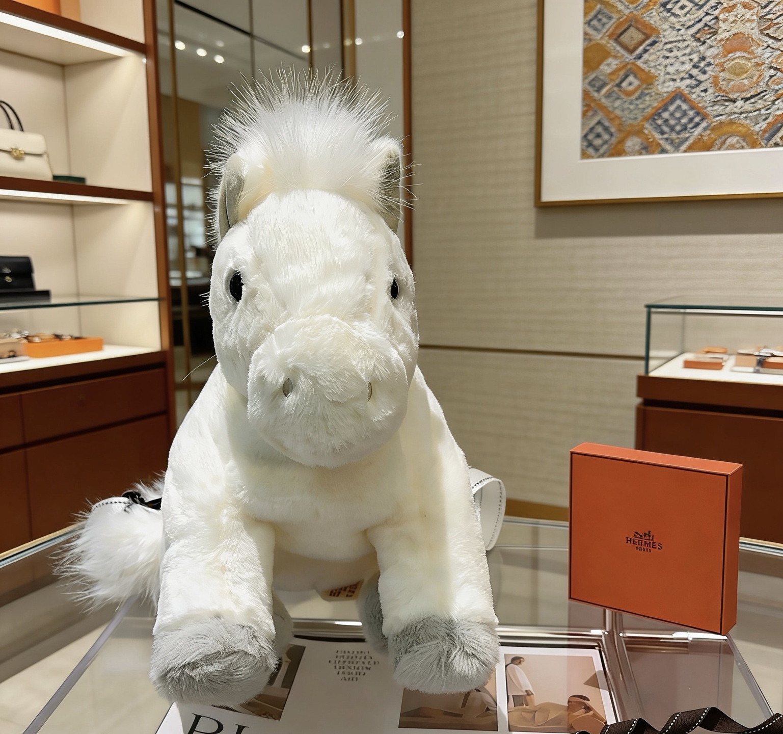 Borsa zaino Hermes Hermy Plush Pony Peluche bianco con accenti grigio chiaro hardware nero cinghie con cuciture a contrasto bianche 45 cm