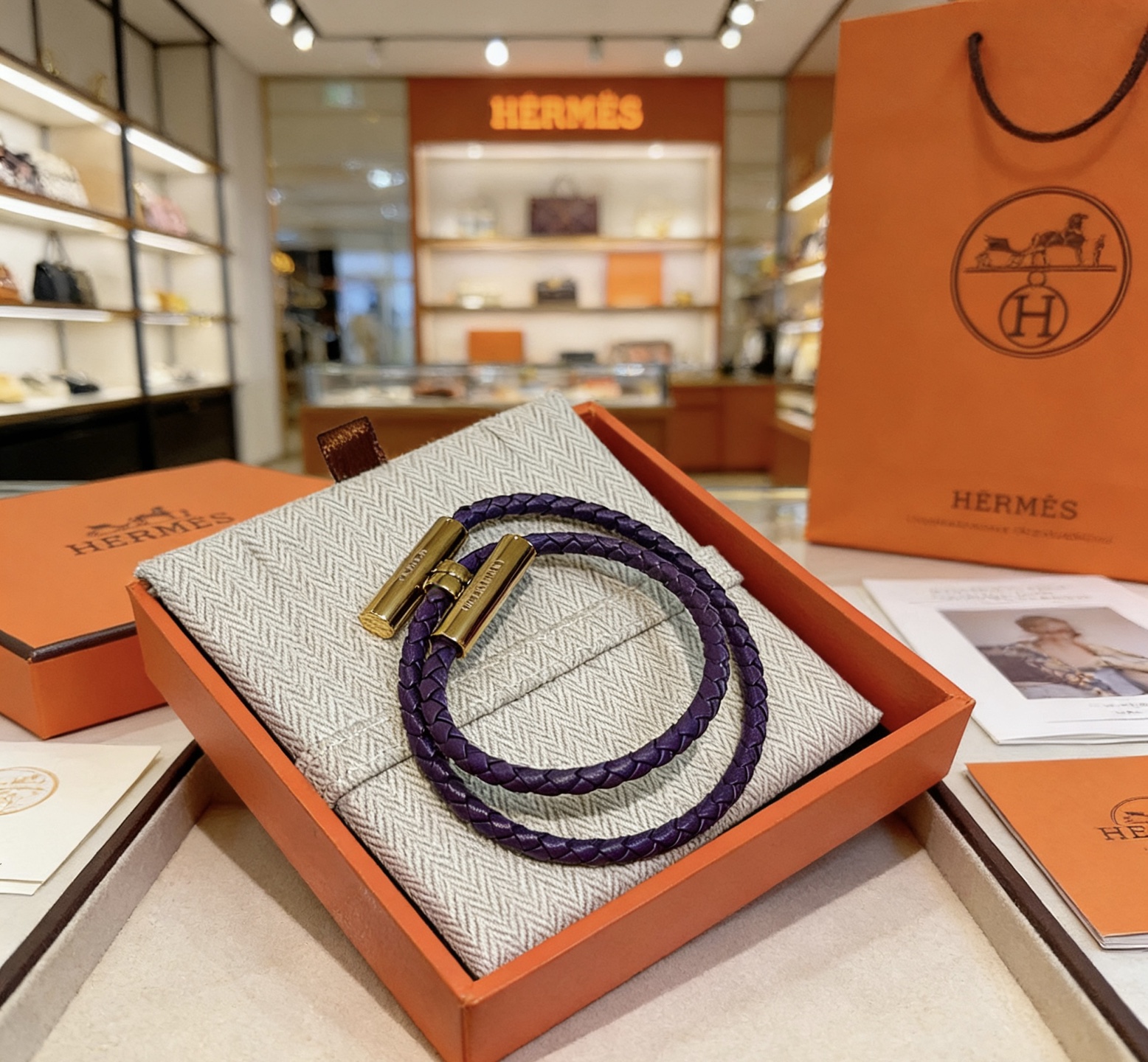Bracelet Hermes Tournis Tresse Cuir tressé violet avec garniture en métal doré T3 19cm double tour