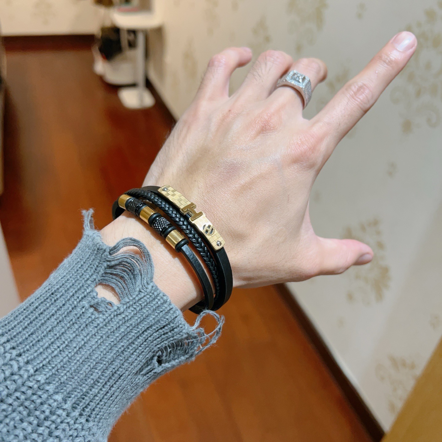 Bracciale Hermes New H in pelle nera hardware in metallo color oro 19 cm