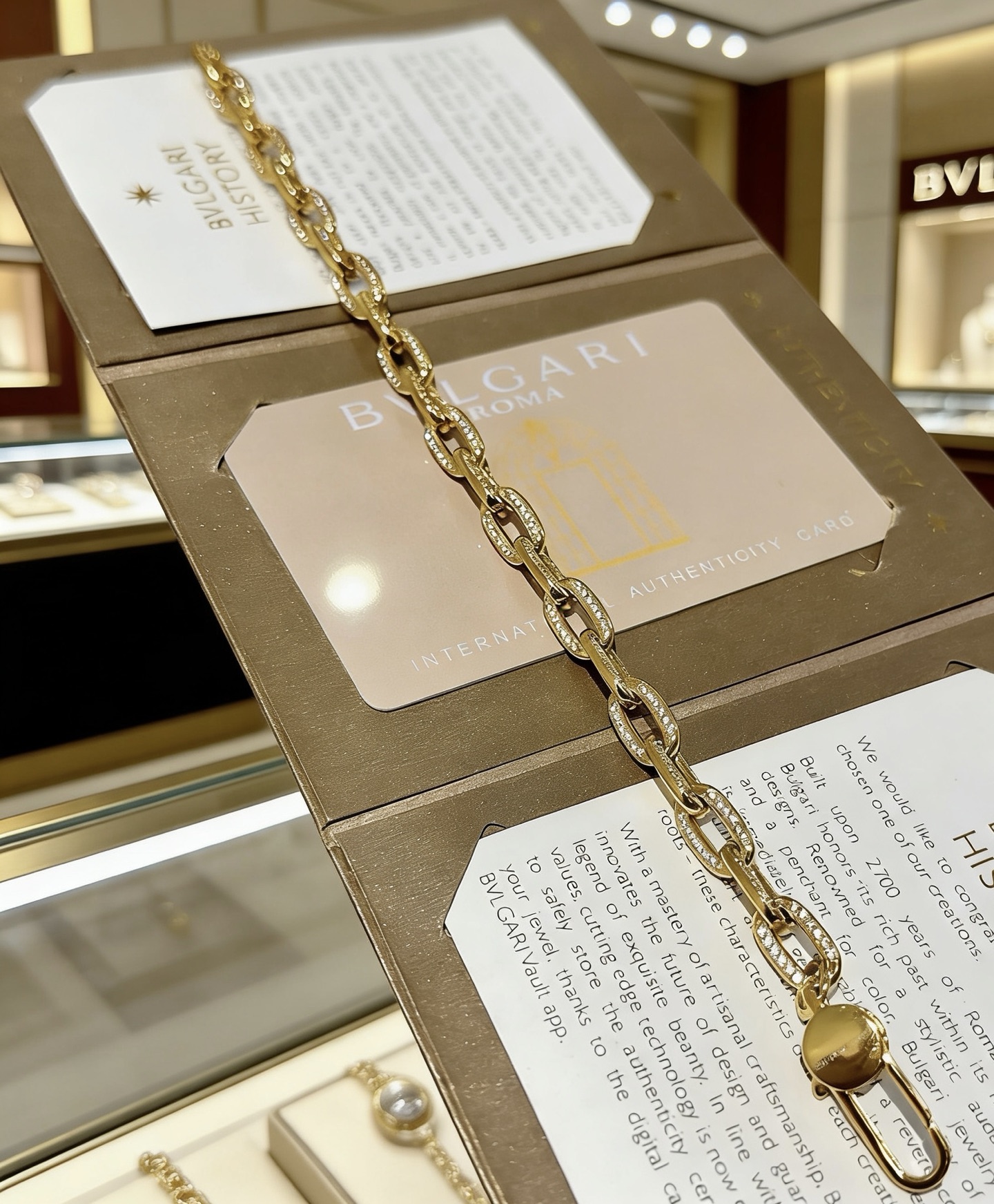 Bvlgari DIVAS DREAM bracelet 18k yellow gold with pave diamonds 18