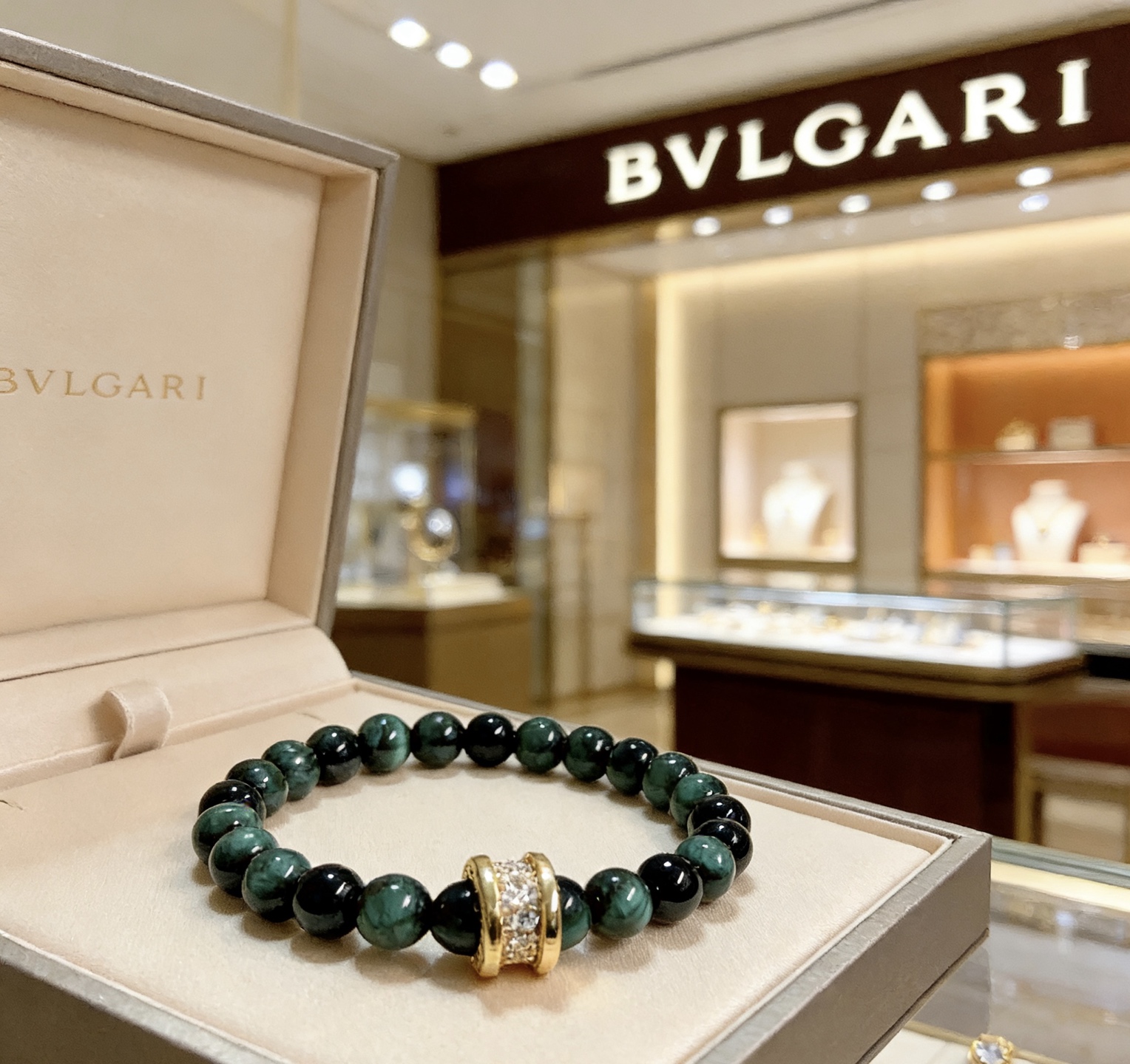 Bvlgari B zero1 bracelet Yellow gold with pave diamonds green tiger s eye beads 18