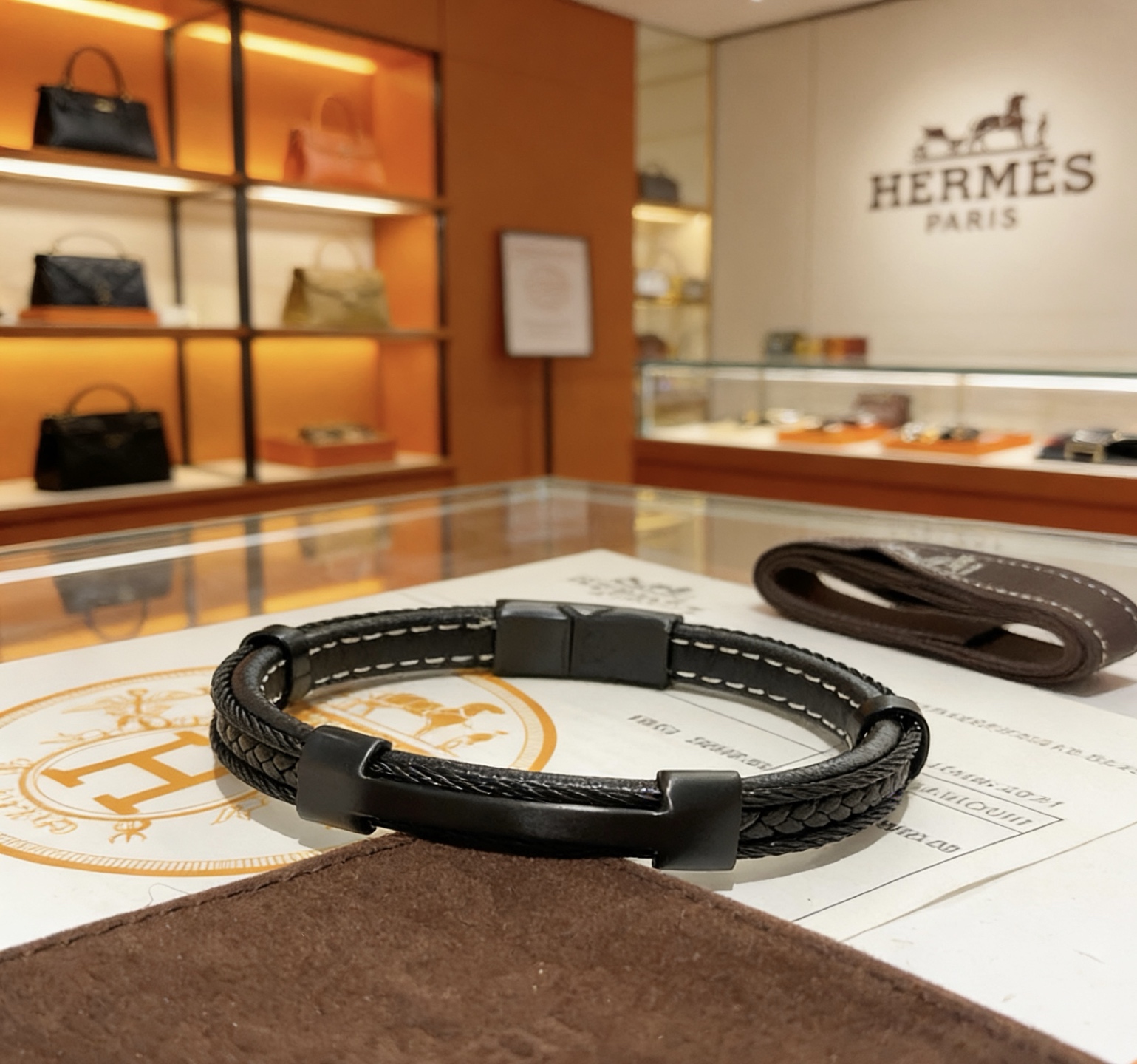Bracciale Hermes New Anger Forest in pelle nera con hardware in canna di fucile 19 cm