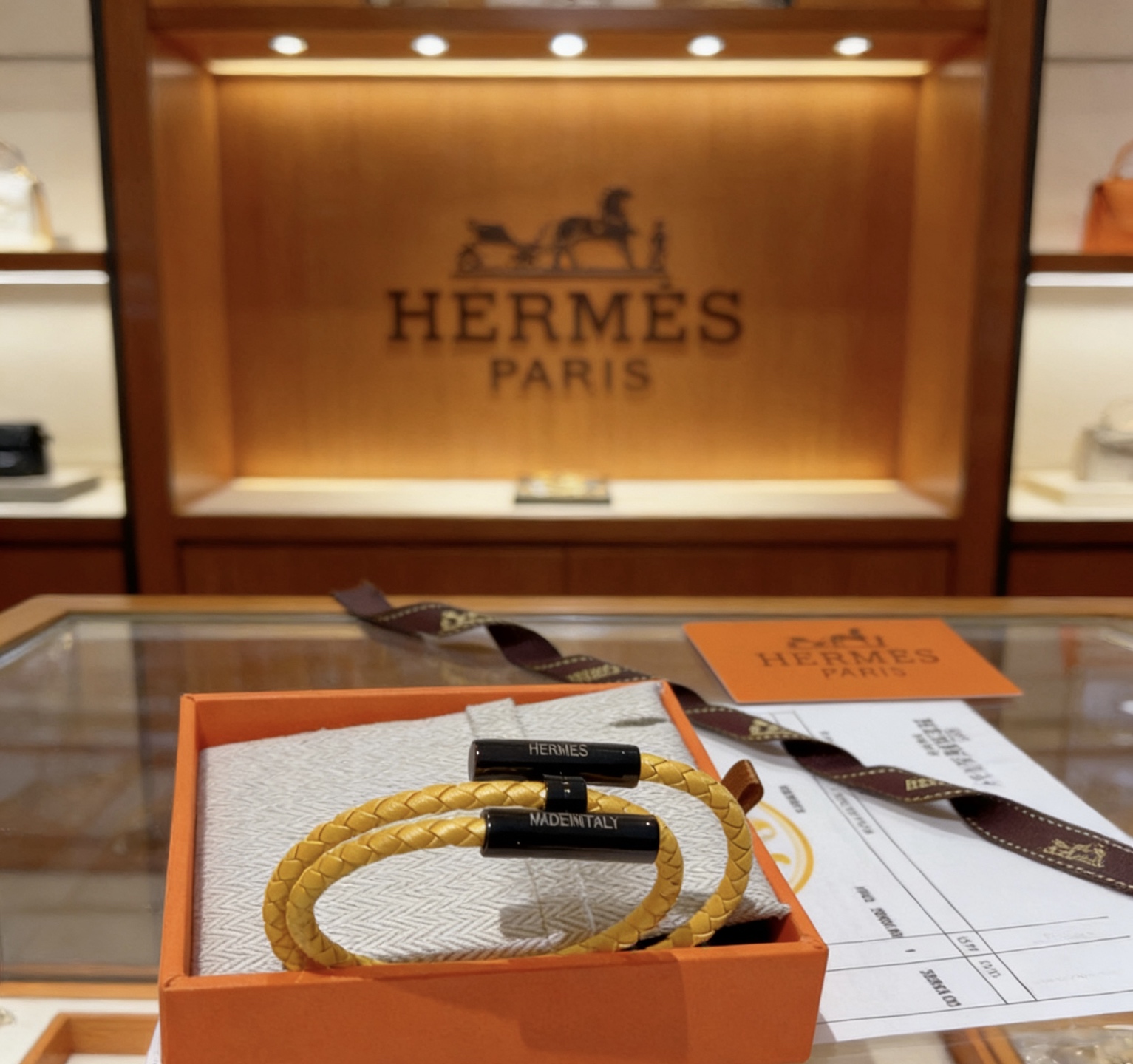 Bracciale Hermes Tournis Tresse Pelle intrecciata gialla con hardware nero 19 cm