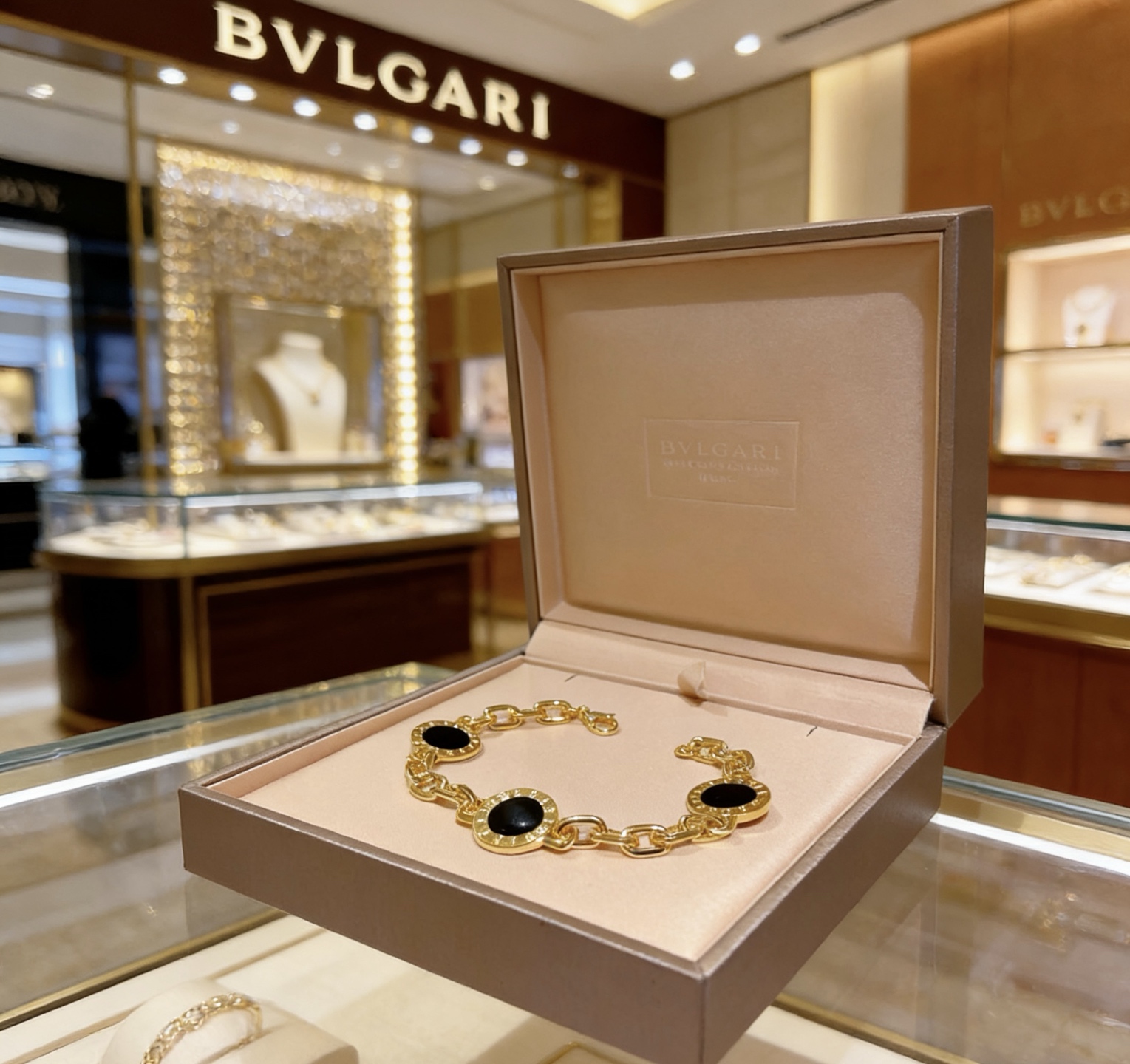 Bvlgari Bvlgari Bvlgari bracelet Yellow gold with black onyx inlays 18cm