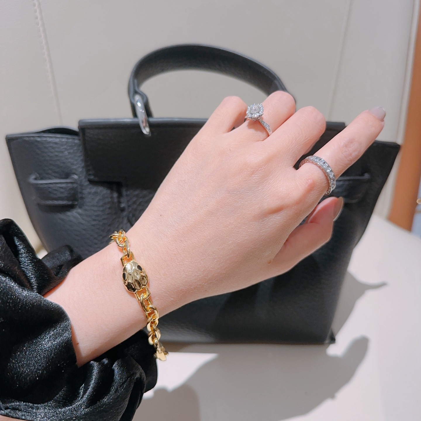 Bvlgari Serpenti bracelet 18k yellow gold with black enamel accents 18cm