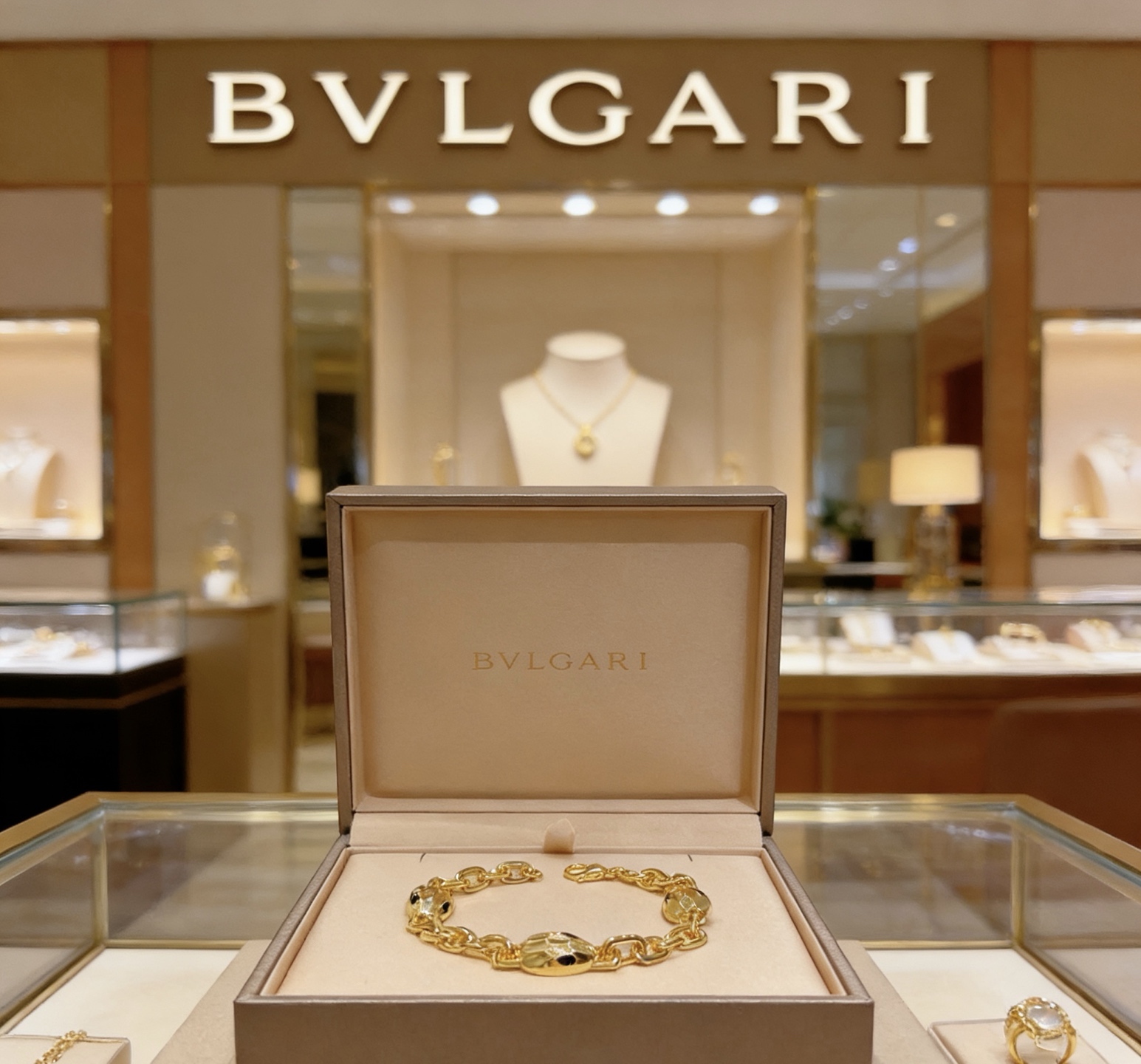 Bvlgari Serpenti bracelet 18k yellow gold with black enamel accents 18cm