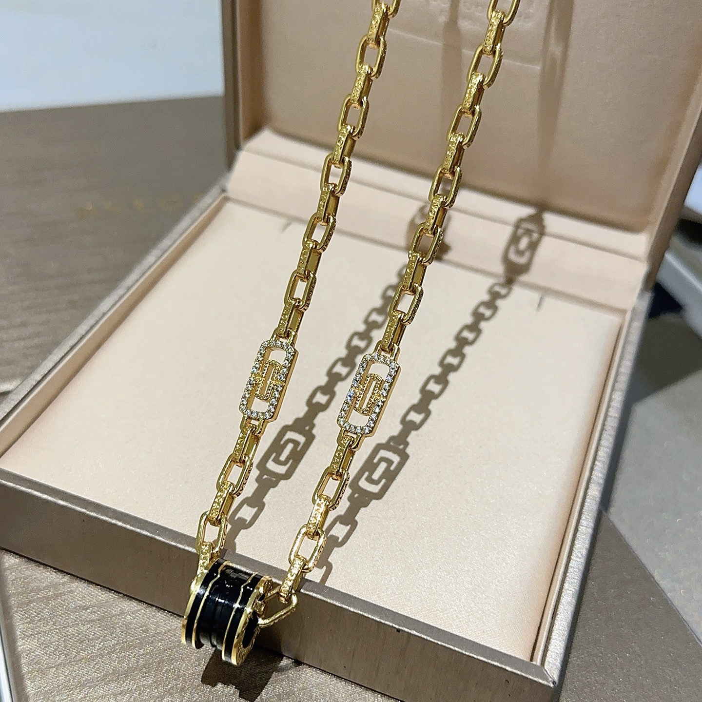 Bvlgari B zero1 necklace Yellow gold with black ceramic and diamond accents 60cm