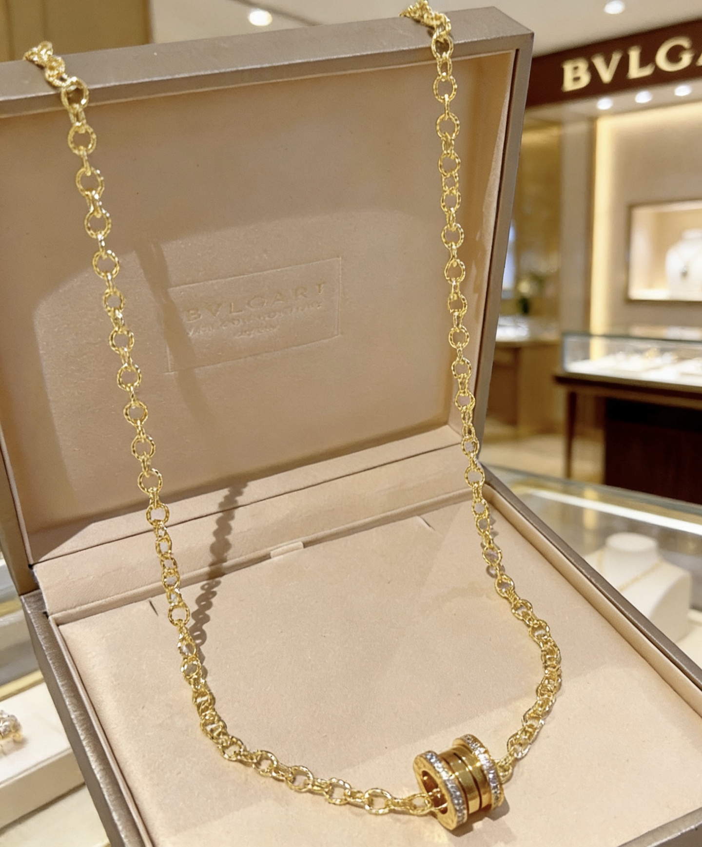 Bvlgari B zero1 necklace 18k yellow gold with diamond accents 46cm