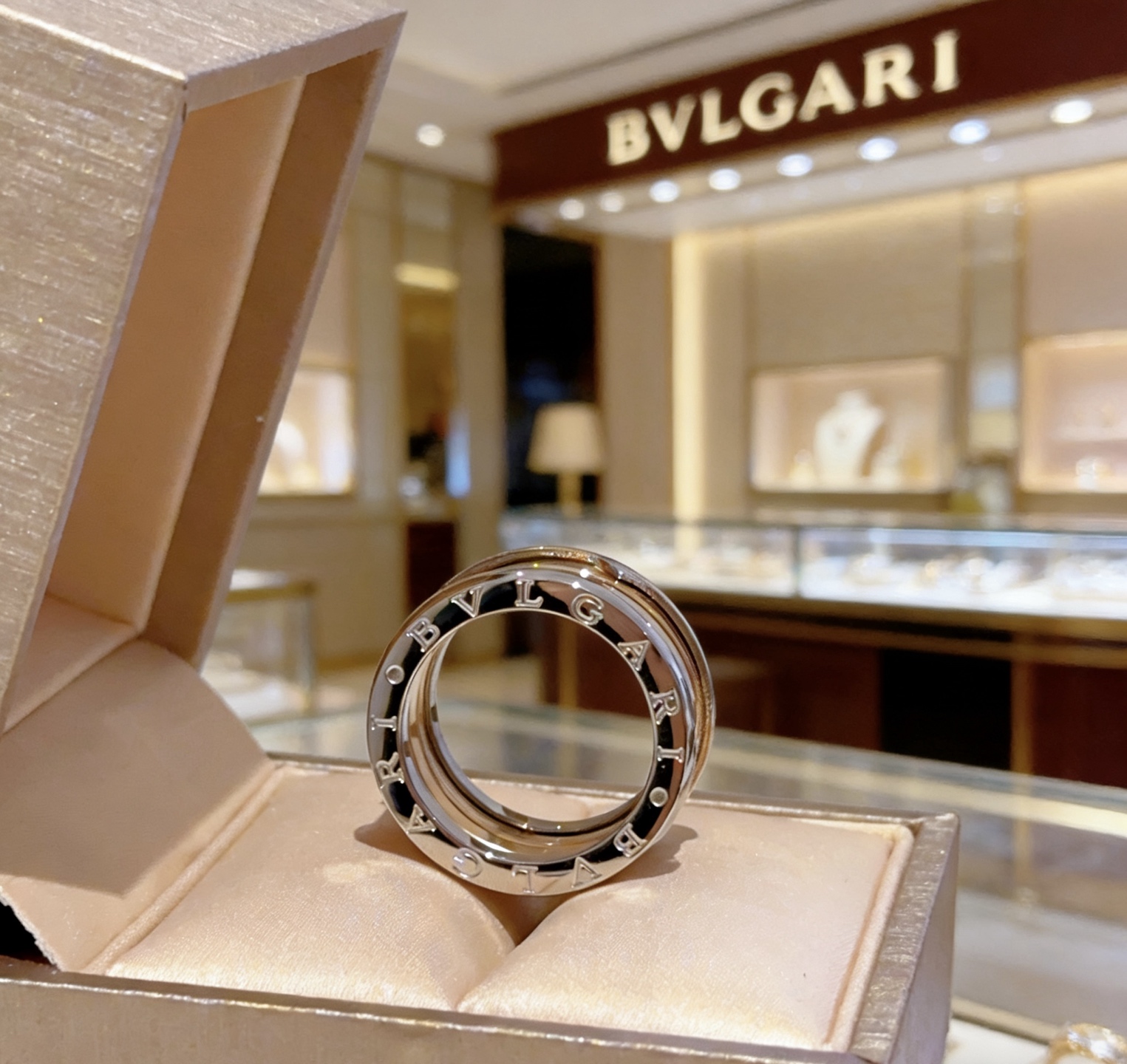 Bvlgari B zero1 ring 18k white gold and 18k rose gold 58