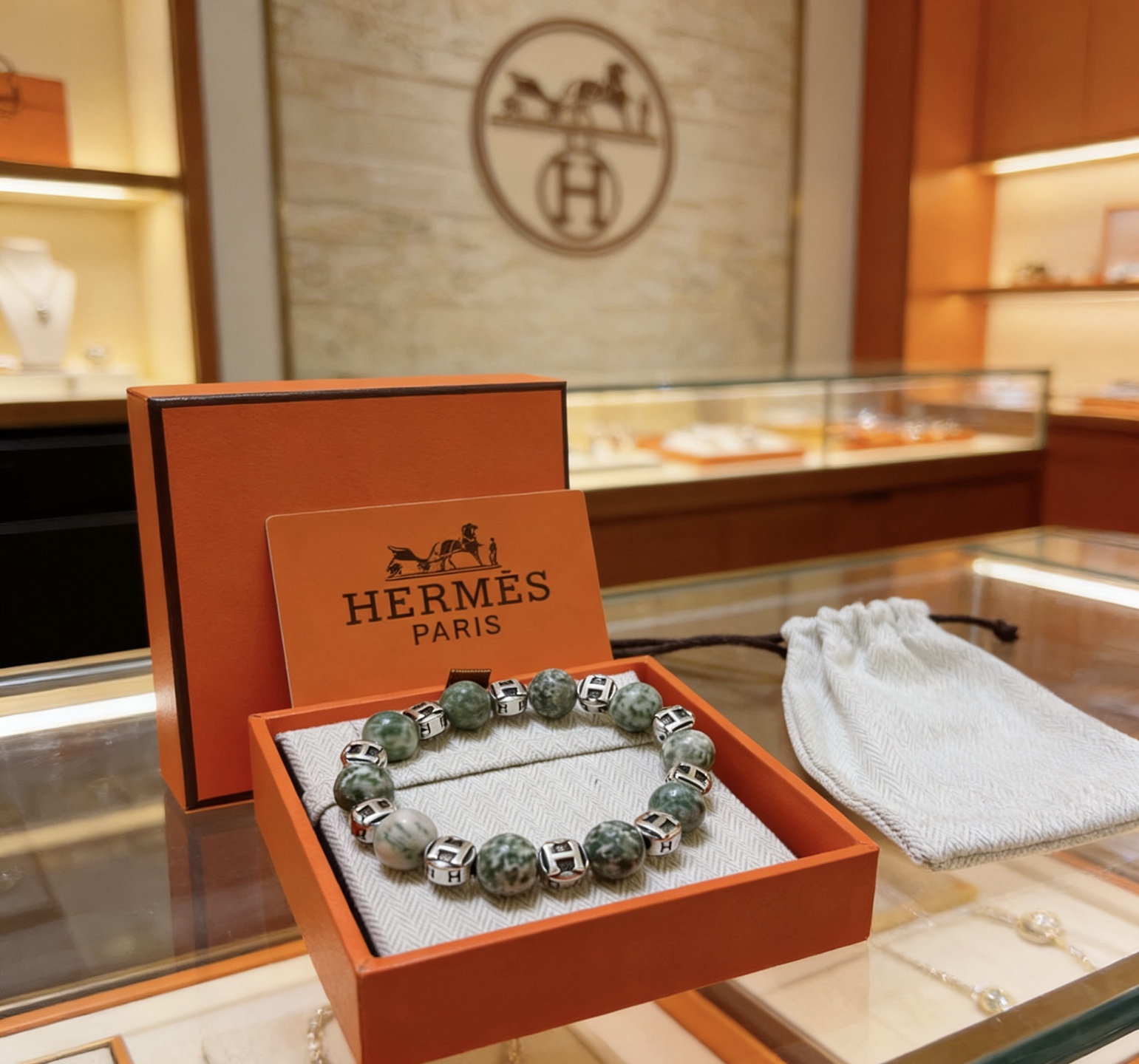 Bracciale Hermes Anger Forest in metallo argentato con perle di pietra naturale maculata verde 18 cm