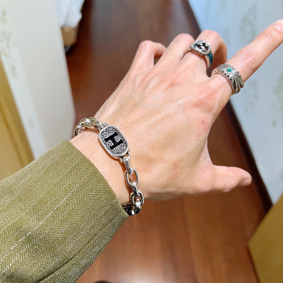 Bracciale Hermes H Logo Chain Bracciale Metallo color argento con dettaglio H smaltato nero 19 cm