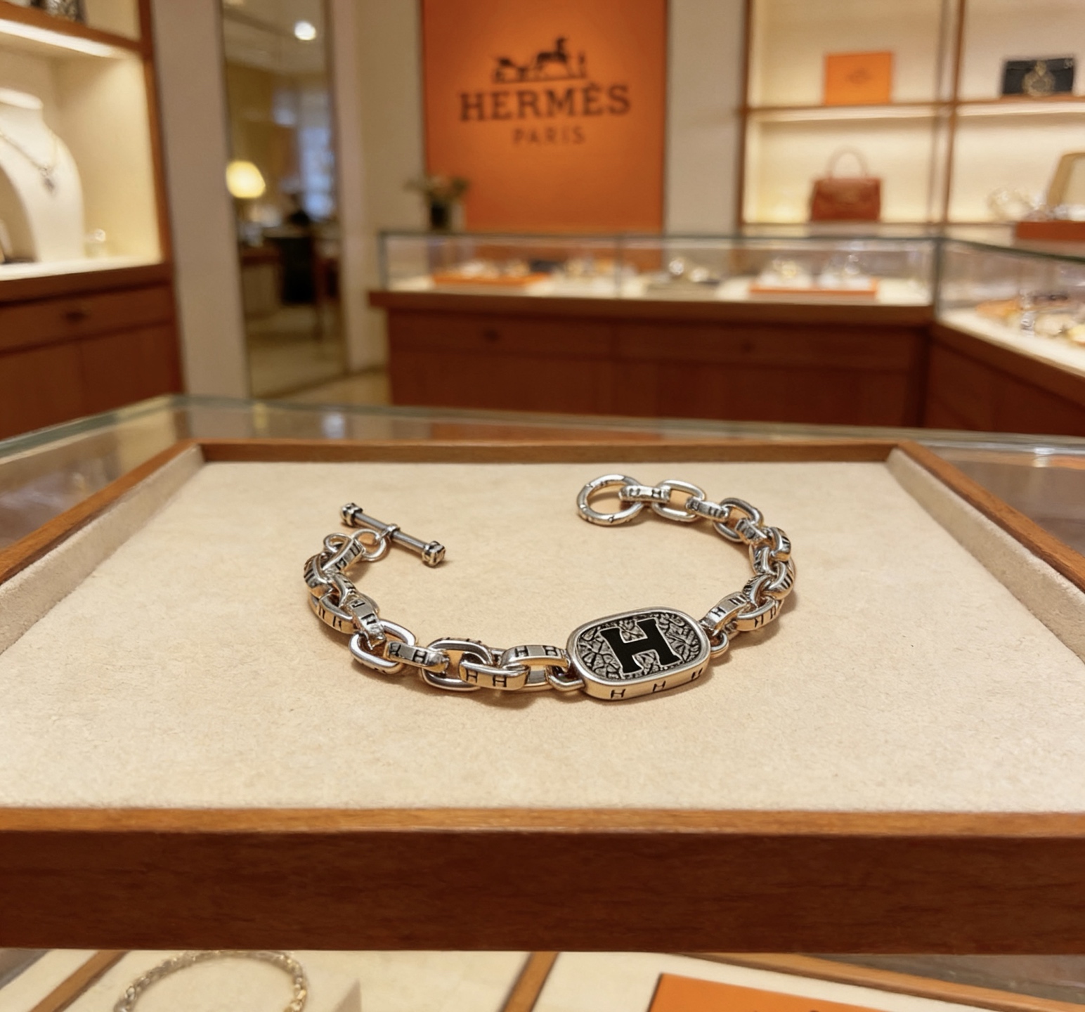 Bracciale Hermes H Logo Chain Bracciale Metallo color argento con dettaglio H smaltato nero 19 cm
