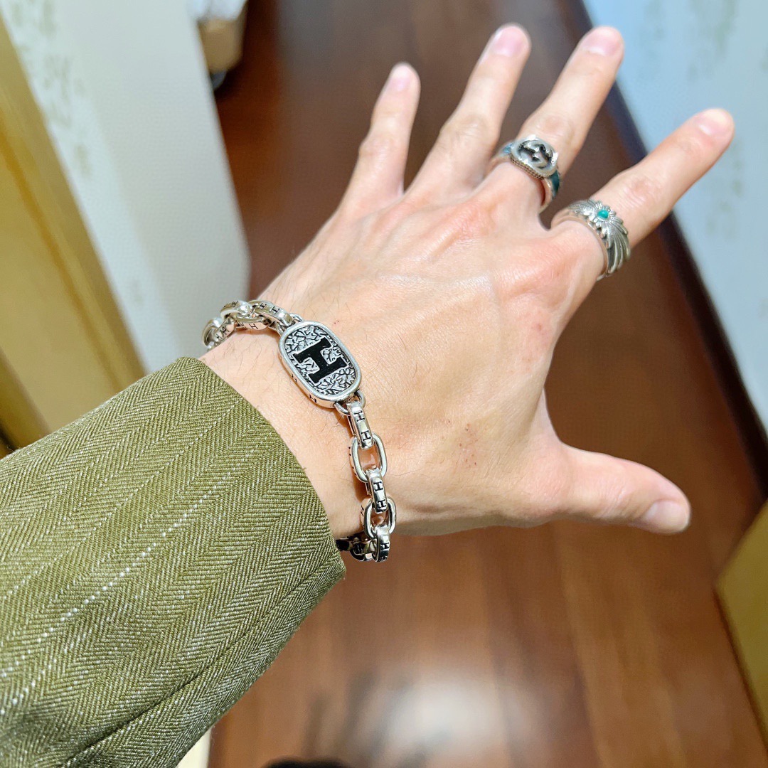 Bracciale Hermes H Logo Chain Bracciale Metallo color argento con dettaglio H smaltato nero 19 cm