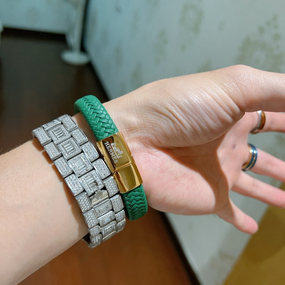 Bracciale Hermes New H Braided Leather Bracciale Pelle intrecciata verde con chiusura in metallo color oro 19 cm