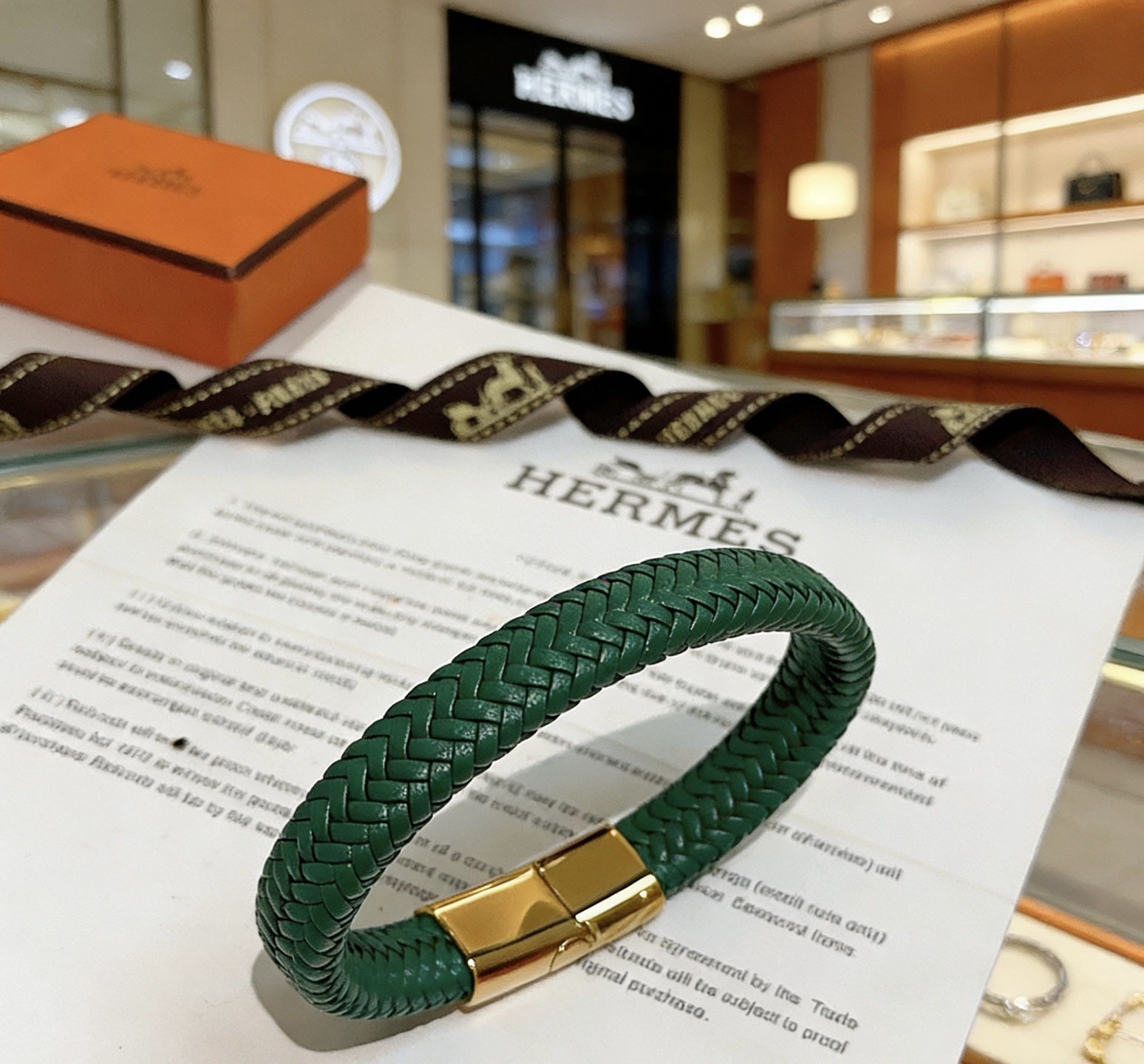 Bracciale Hermes New H Braided Leather Bracciale Pelle intrecciata verde con chiusura in metallo color oro 19 cm