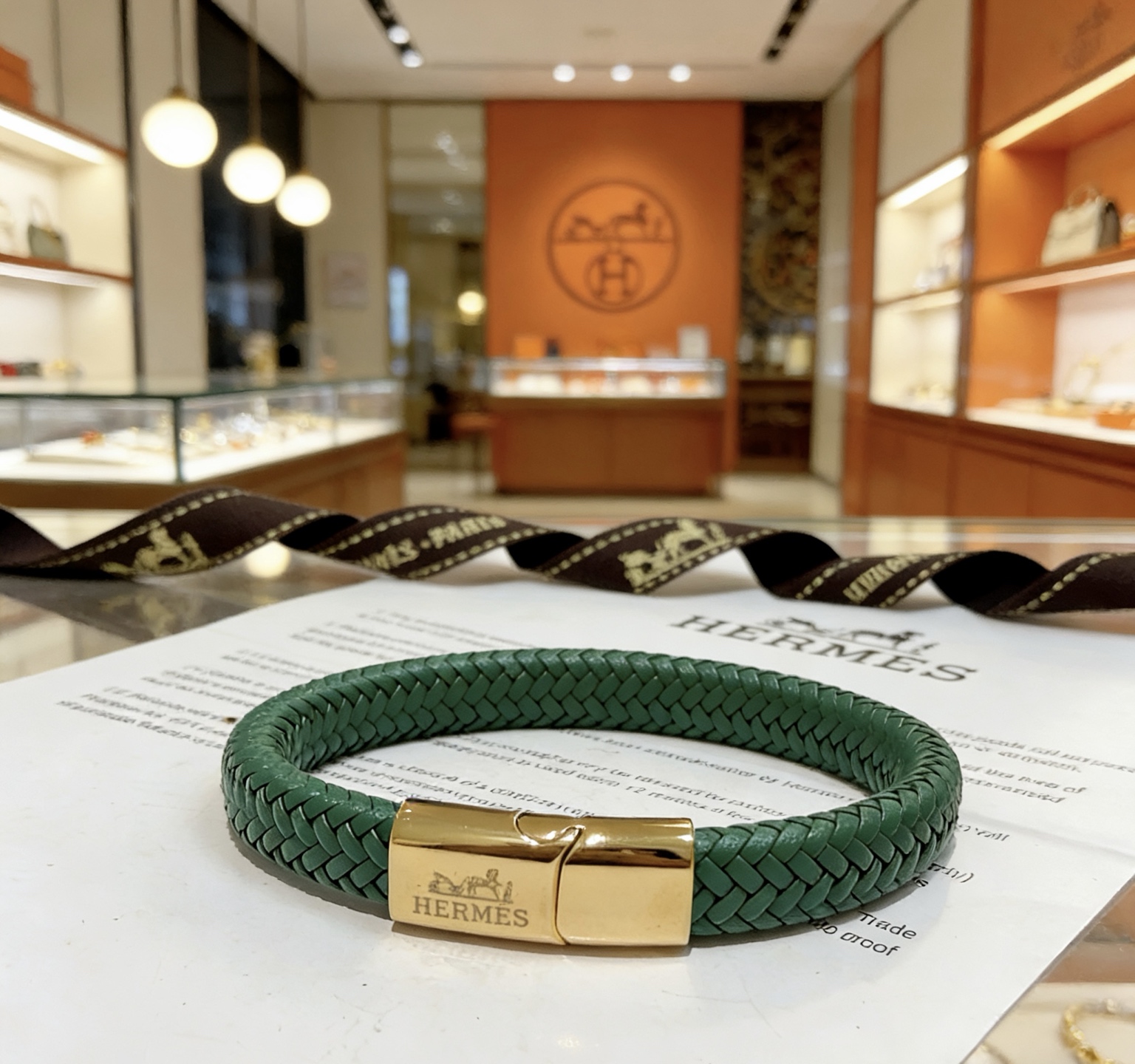 Bracciale Hermes New H Braided Leather Bracciale Pelle intrecciata verde con chiusura in metallo color oro 19 cm