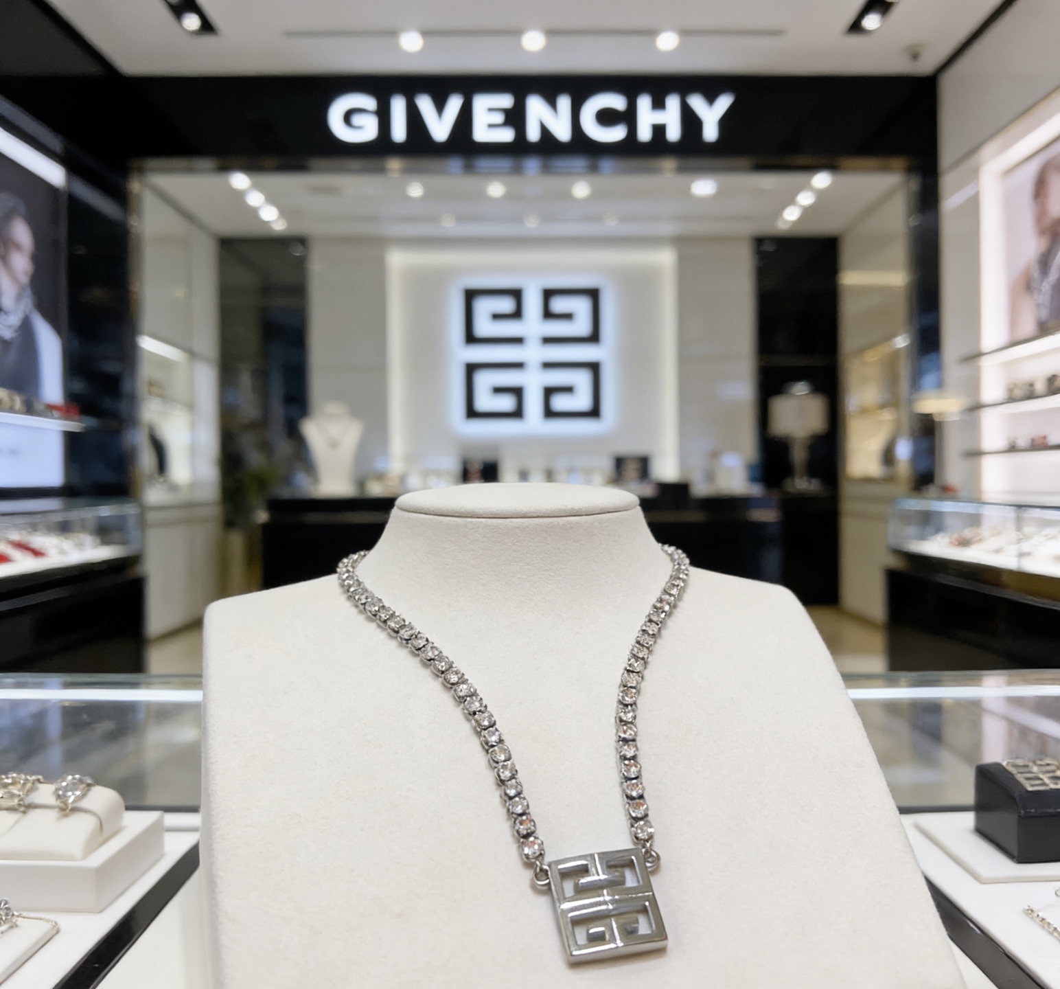 Luxury necklace
