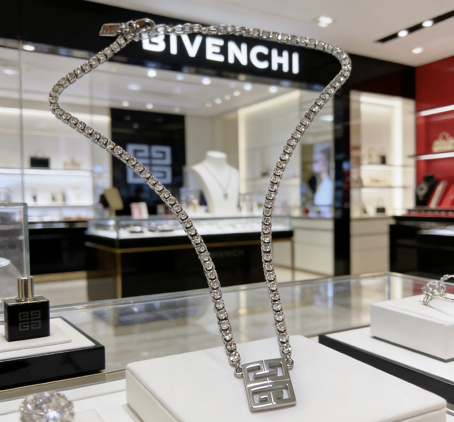 Luxury necklace