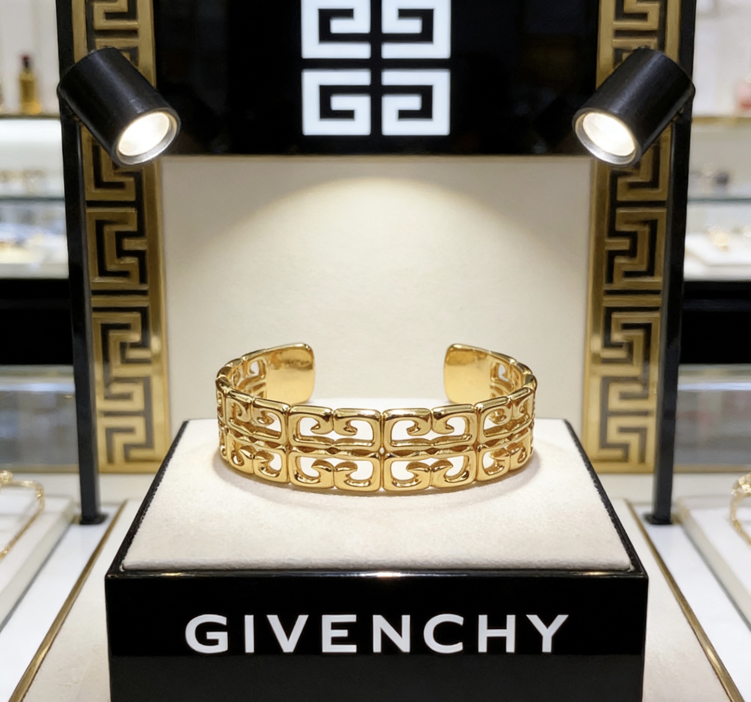 Luxury necklace