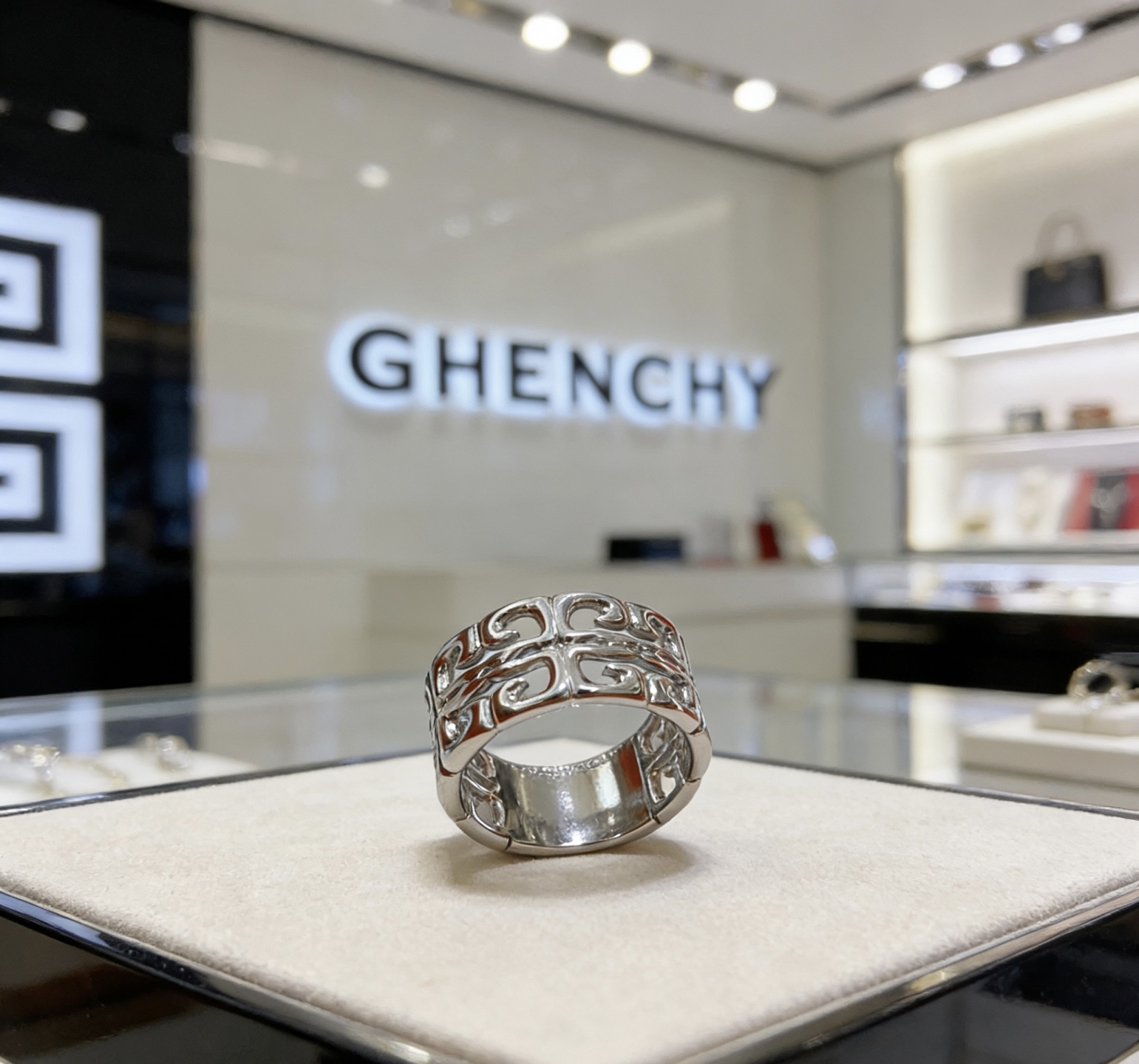 Luxury necklace