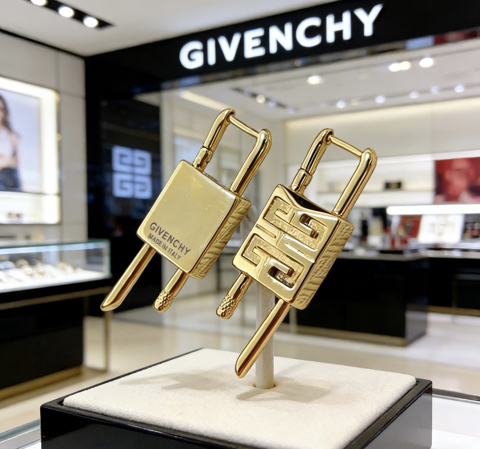Luxury necklace