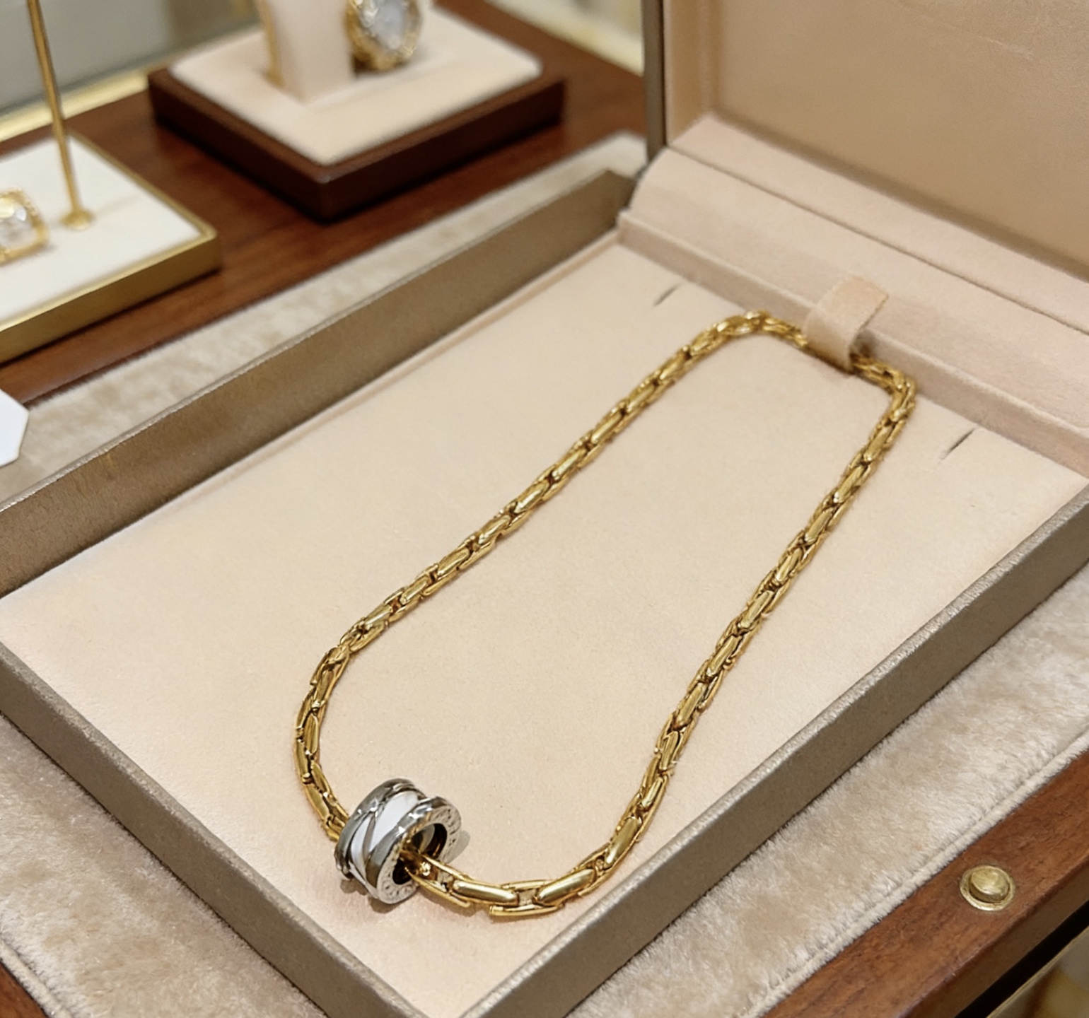 Bvlgari B zero1 necklace Yellow gold chain white ceramic and silver-toned metal pendant 45cm