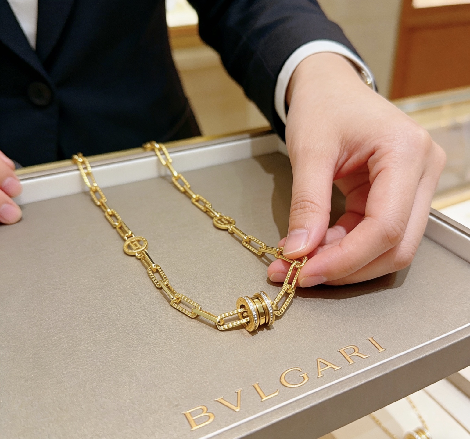 Bvlgari B zero1 necklace Yellow gold with diamond accents 40cm