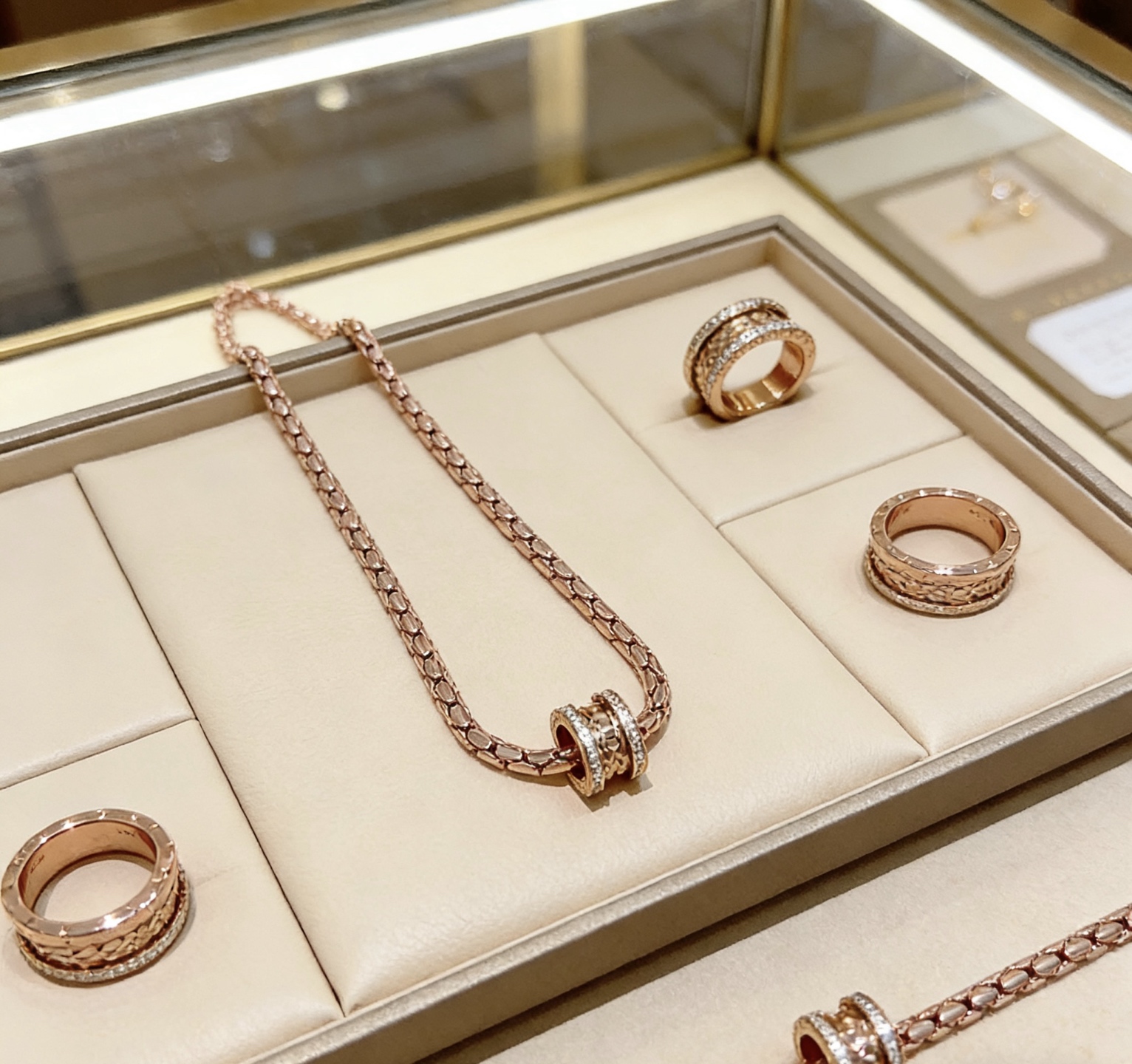 Bvlgari B zero1 necklace Rose gold with diamond accents 42cm