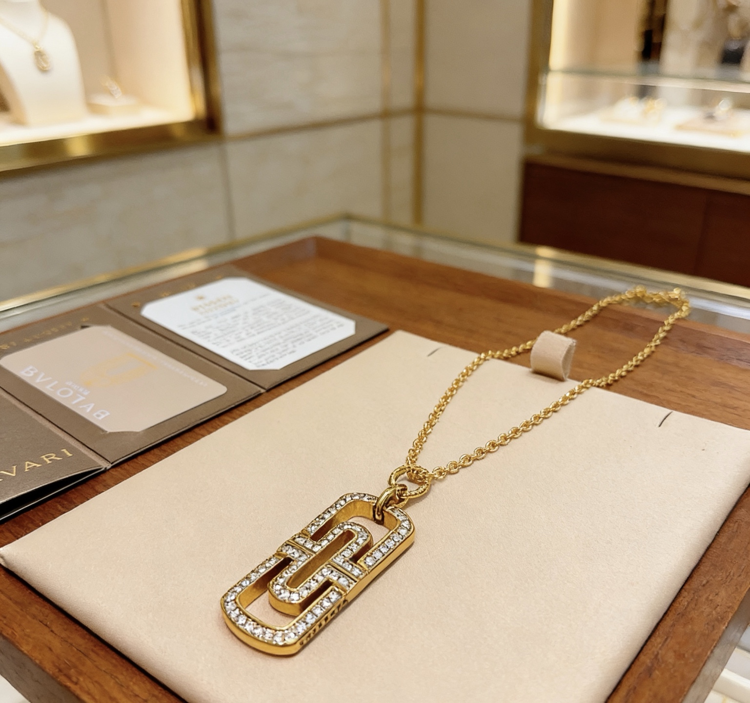 Bvlgari Parentesi necklace Yellow gold with clear diamond pave accents 60cm