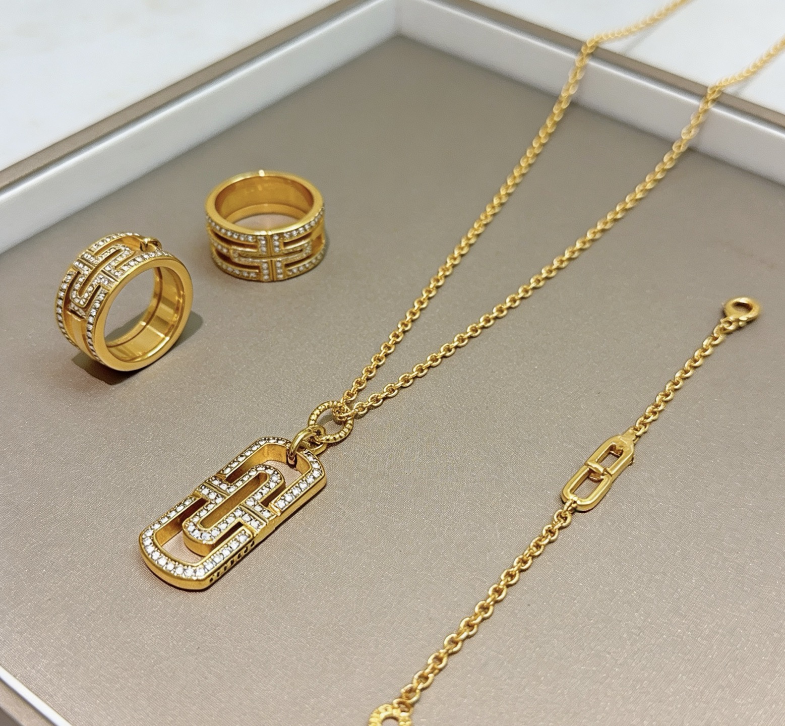 Bvlgari Parentesi necklace Yellow gold with clear diamond pave accents 60cm