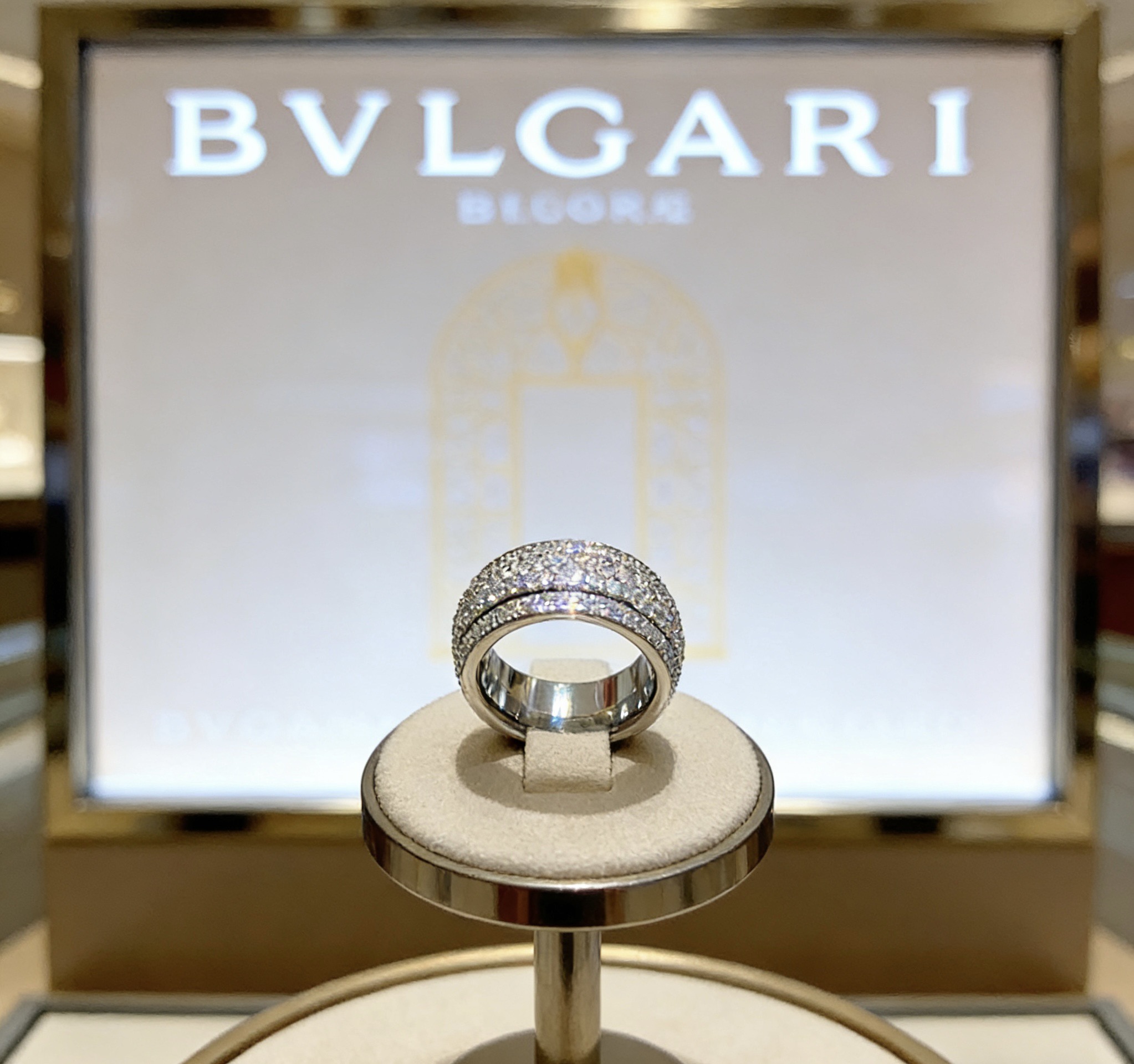 Bvlgari DIVAS DREAM ring 18k white gold with full pave set white diamonds 54