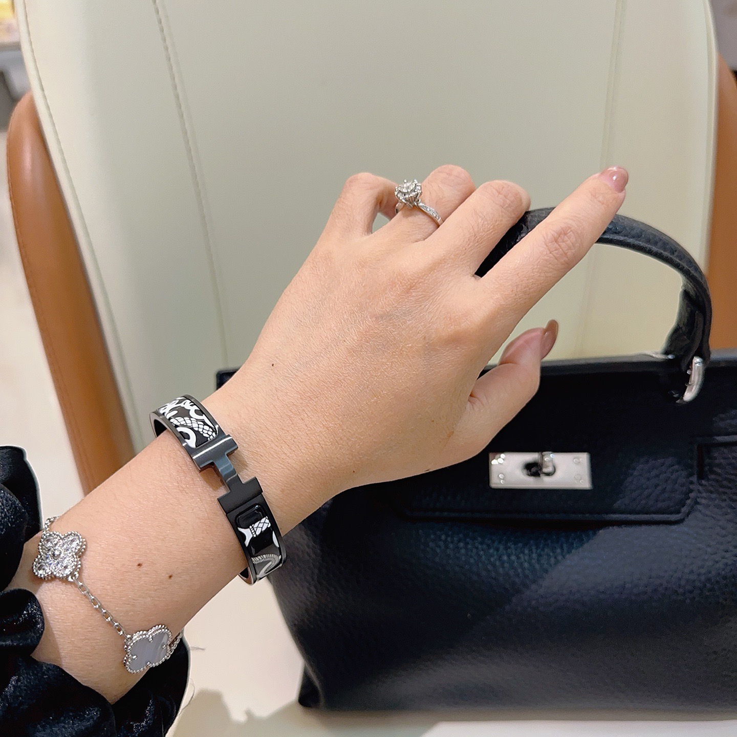 Bracciale Hermes Clic H smalto nero con motivo bianco metallo placcato nero 17